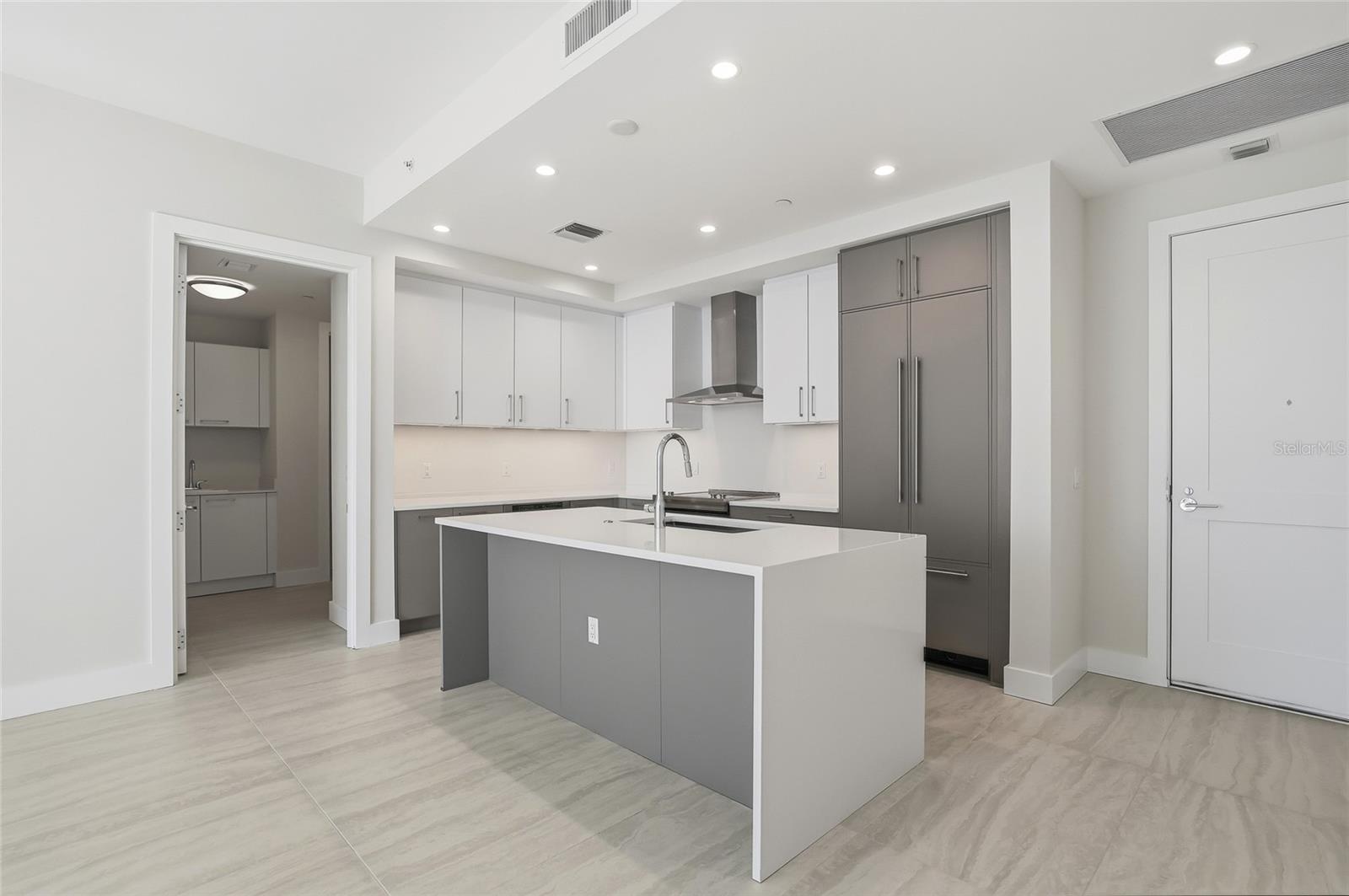 275 1ST AVE S #1208, ST PETERSBURG, FL, 33701