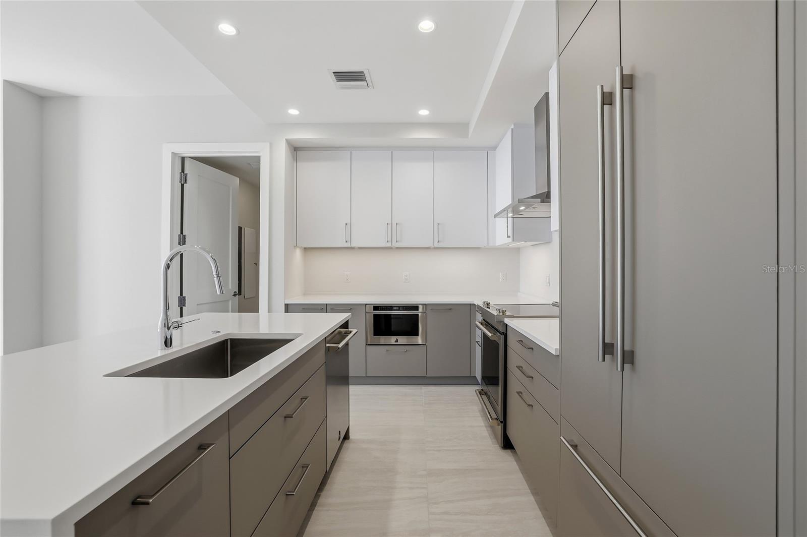 275 1ST AVE S #1208, ST PETERSBURG, FL, 33701