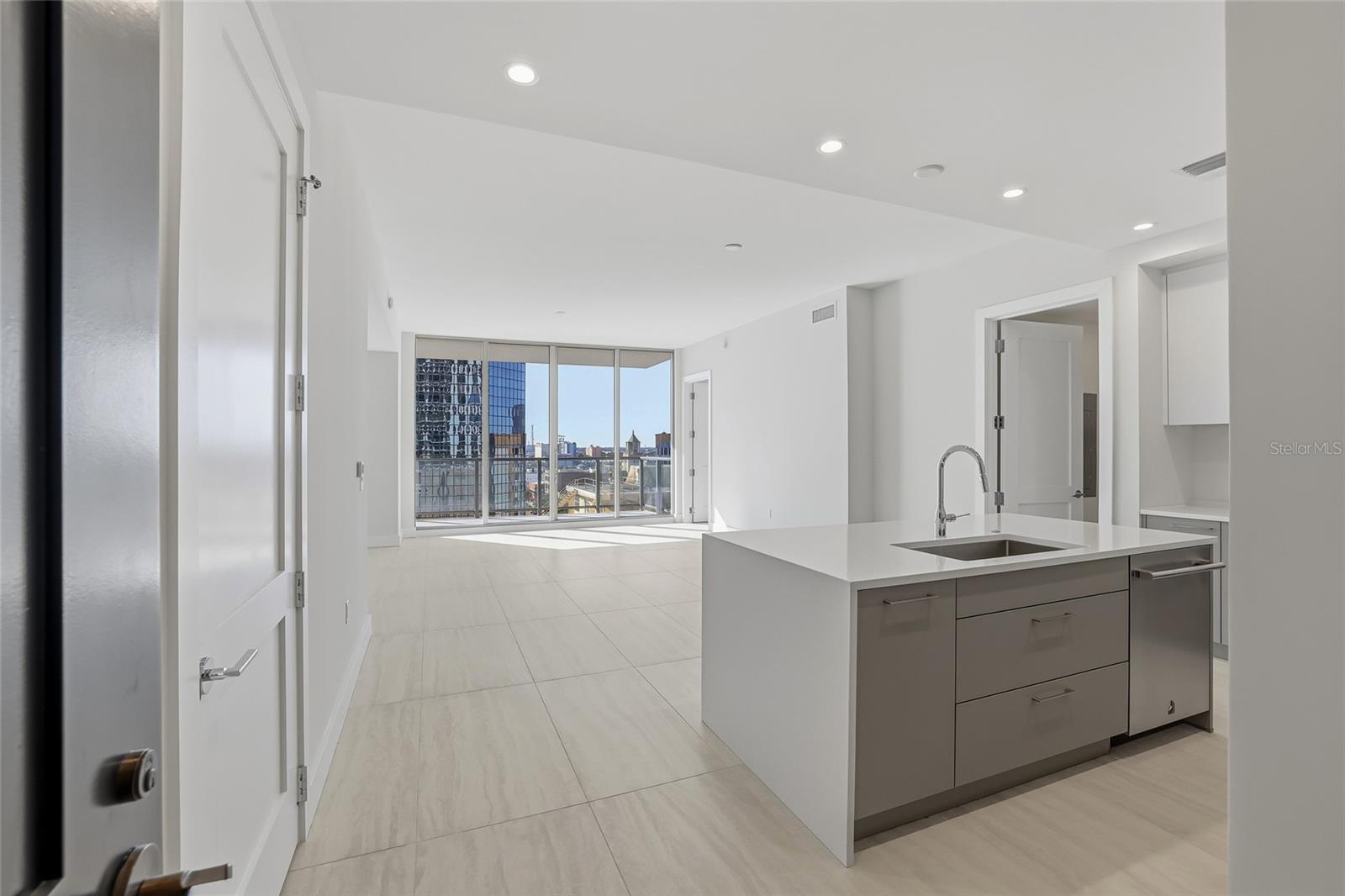 275 1ST AVE S #1208, ST PETERSBURG, FL, 33701