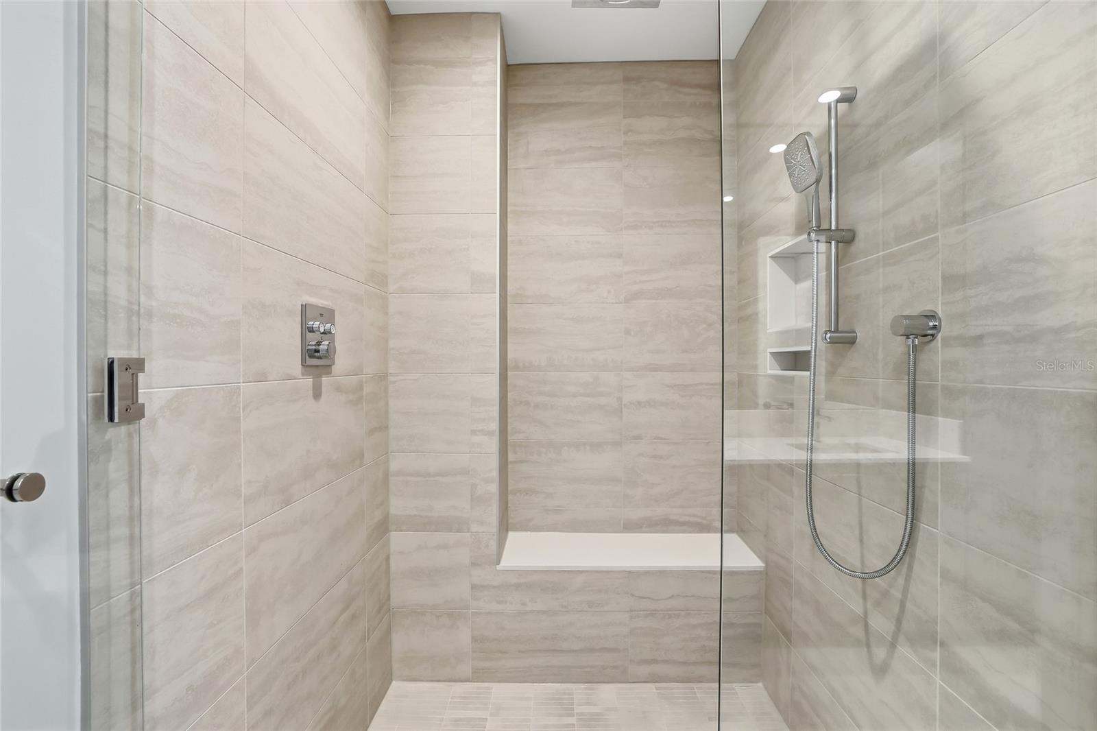 275 1ST AVE S #1208, ST PETERSBURG, FL, 33701