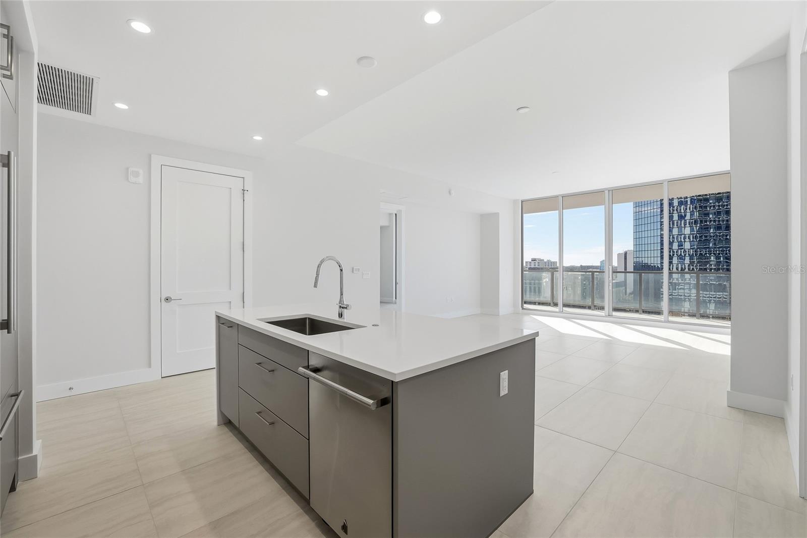 275 1ST AVE S #1208, ST PETERSBURG, FL, 33701