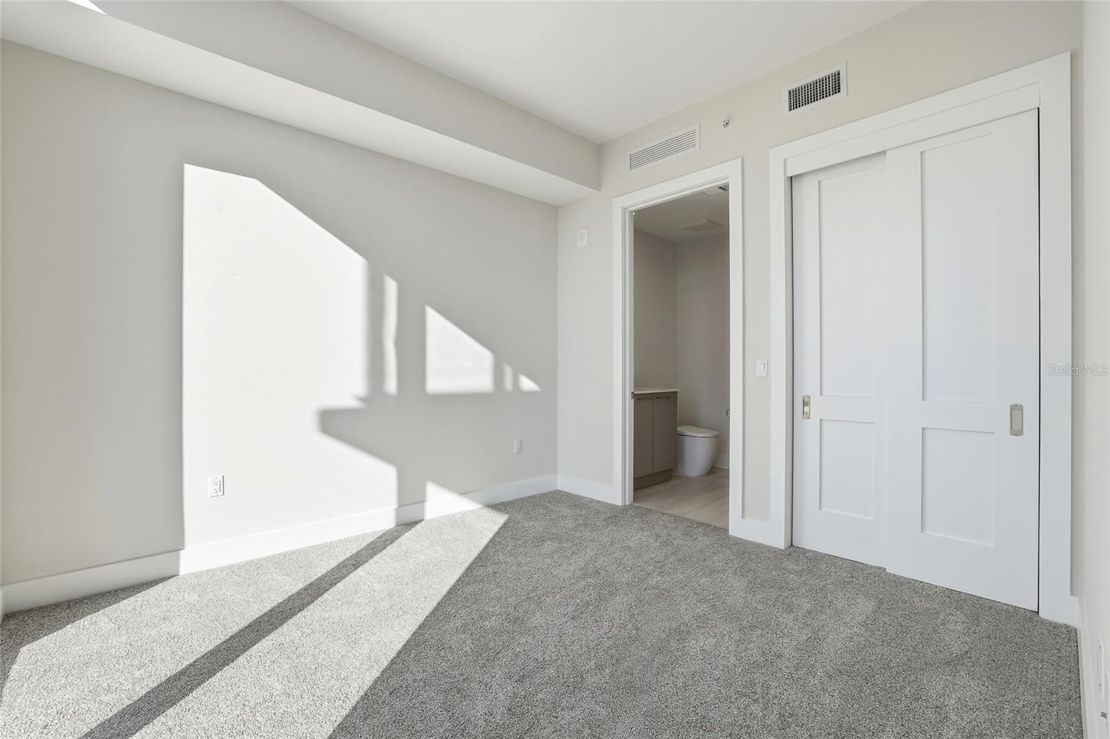 275 1ST AVE S #1208, ST PETERSBURG, FL, 33701