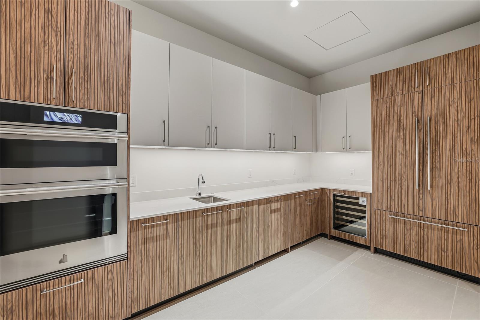 275 1ST AVE S #1208, ST PETERSBURG, FL, 33701