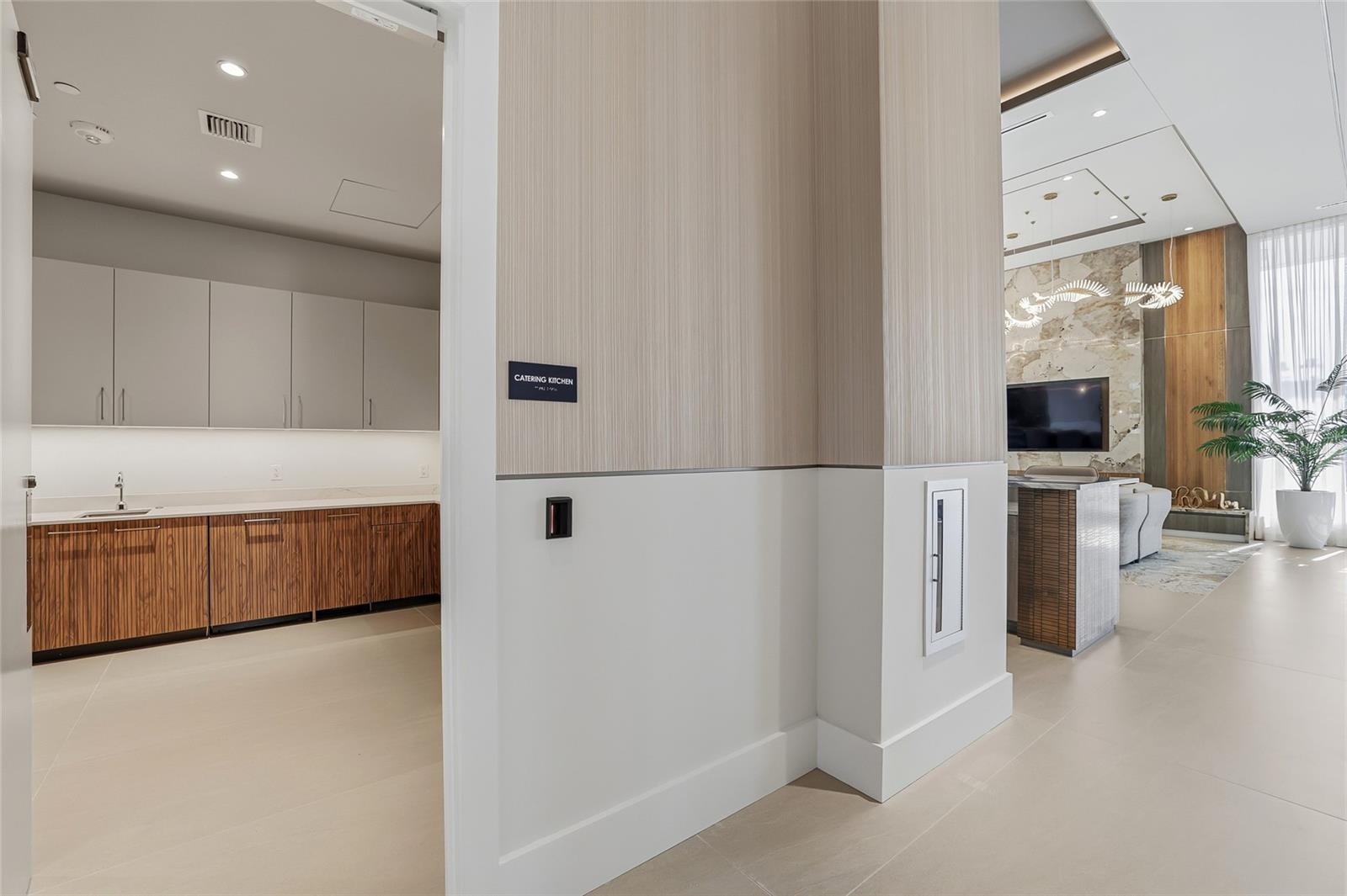 275 1ST AVE S #1208, ST PETERSBURG, FL, 33701