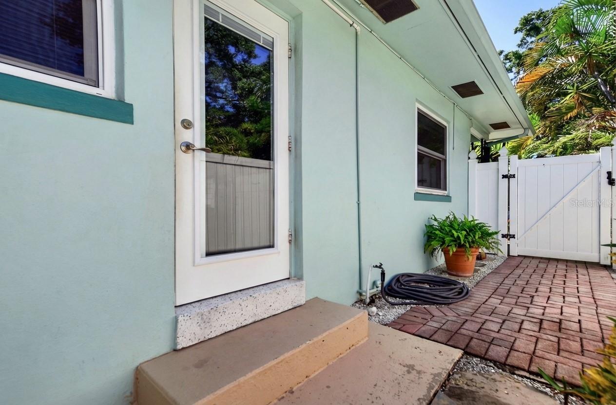 811 26TH AVE N, ST PETERSBURG, FL, 33704