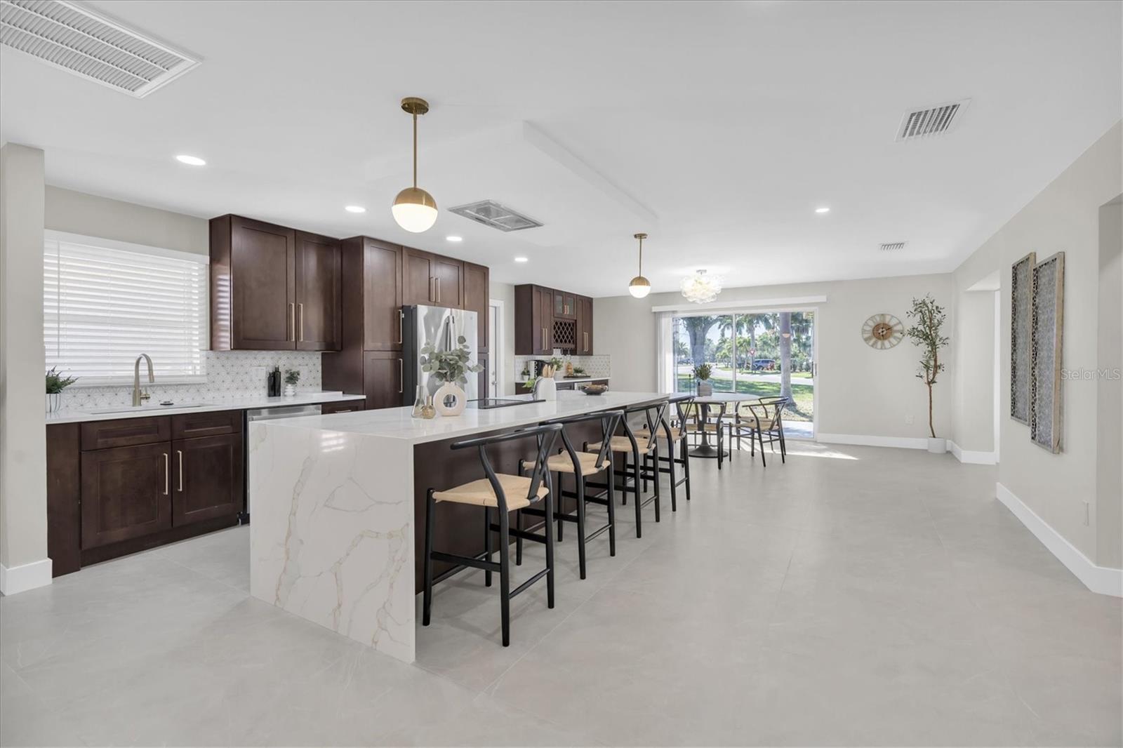 10100 PARADISE BLVD, TREASURE ISLAND, FL, 33706