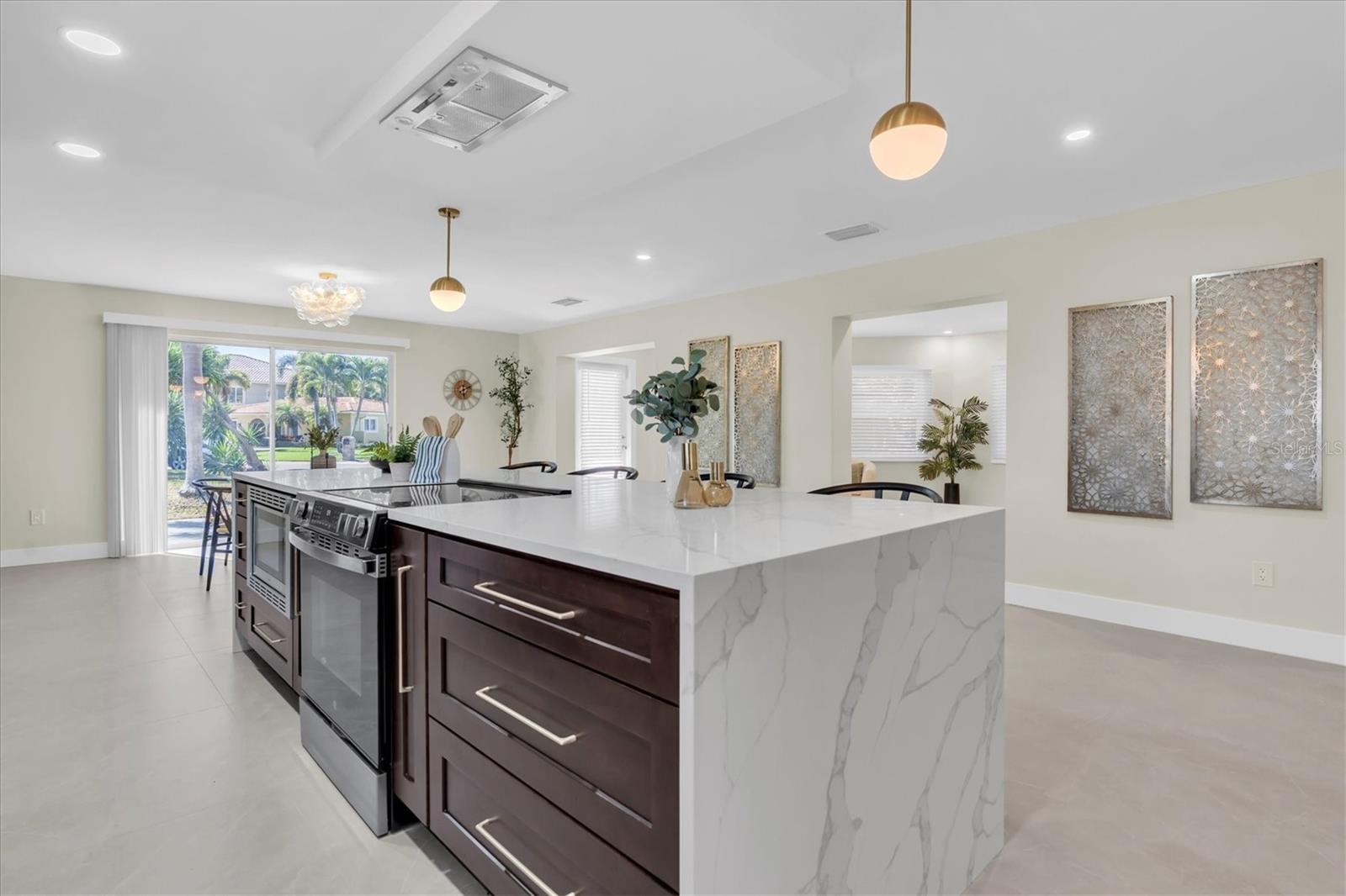 10100 PARADISE BLVD, TREASURE ISLAND, FL, 33706