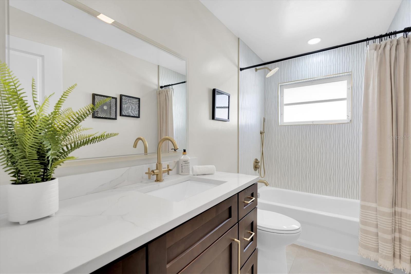 10100 PARADISE BLVD, TREASURE ISLAND, FL, 33706