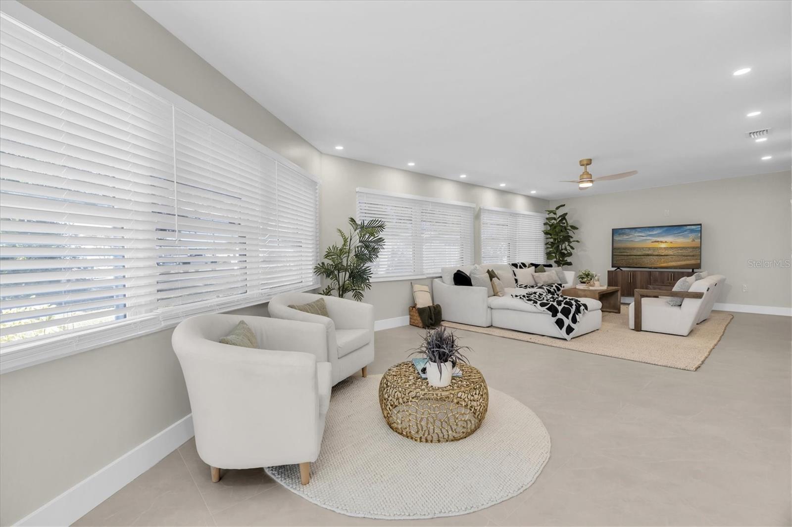 10100 PARADISE BLVD, TREASURE ISLAND, FL, 33706