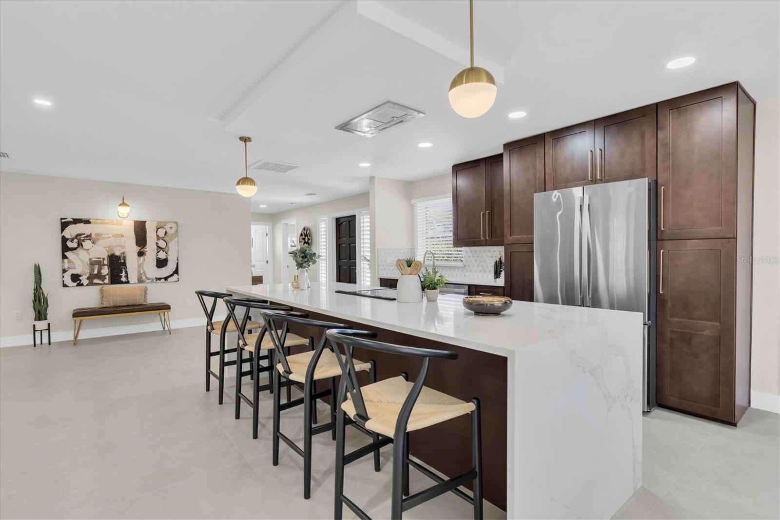 10100 PARADISE BLVD, TREASURE ISLAND, FL, 33706