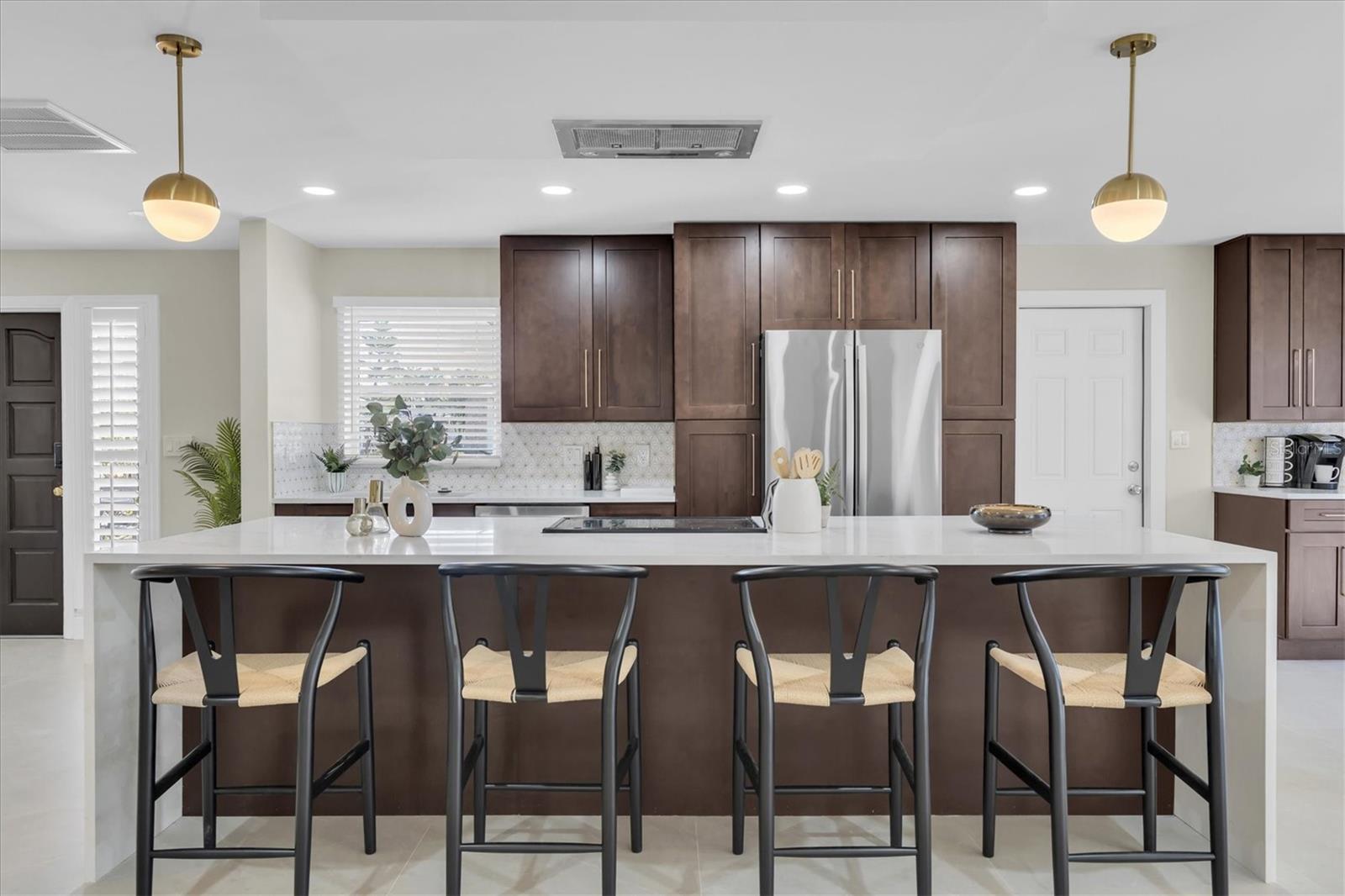 10100 PARADISE BLVD, TREASURE ISLAND, FL, 33706