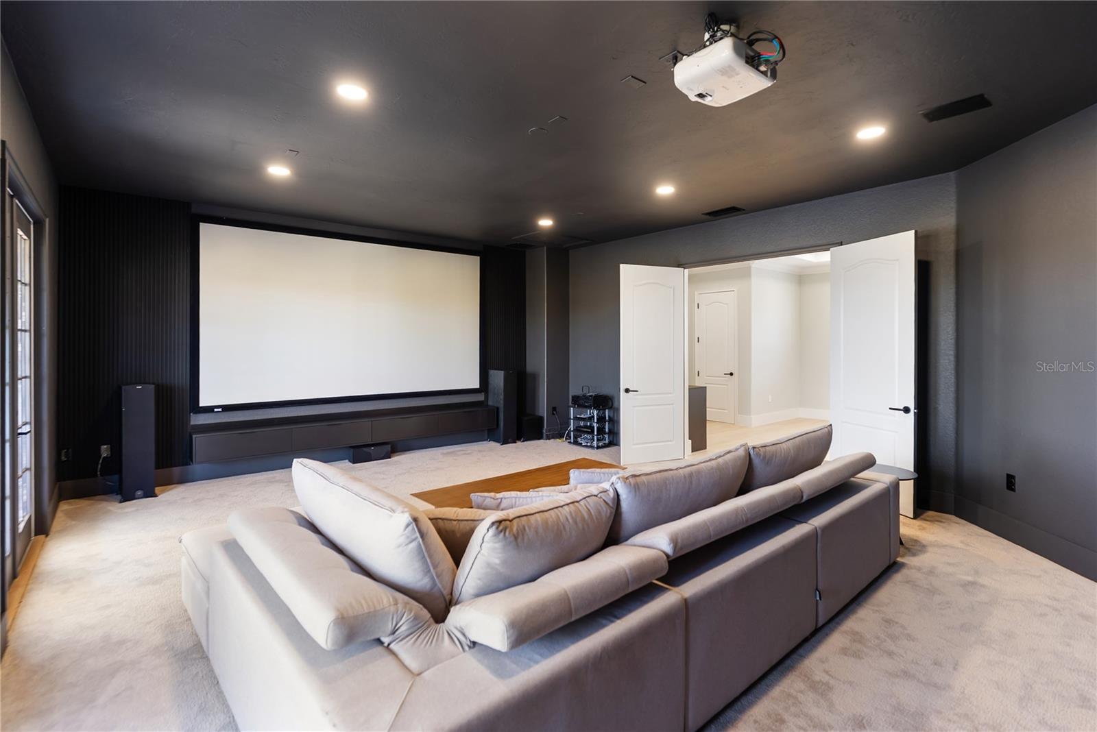 A4681024 Property Photo