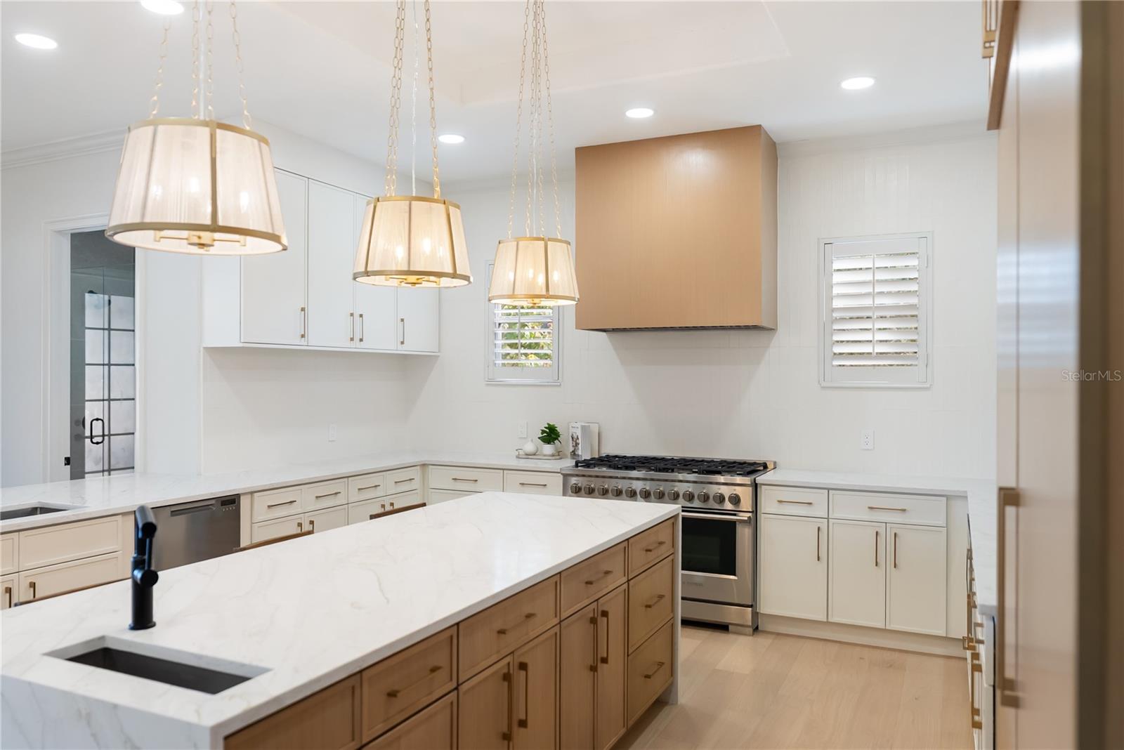 A4681024 Property Photo