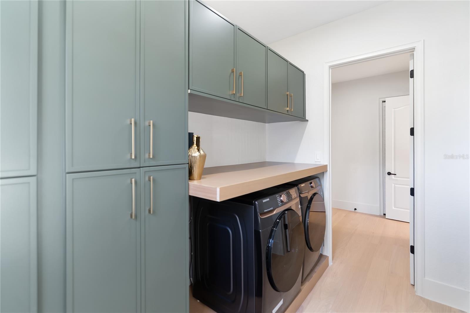 A4681024 Property Photo