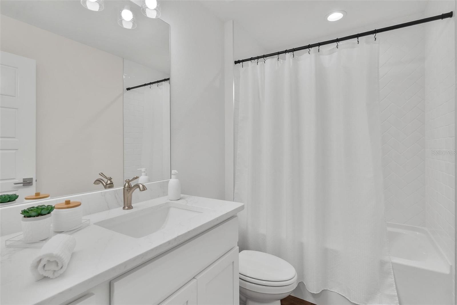 2011 EDGEWOOD AVE, LEESBURG, FL, 34748