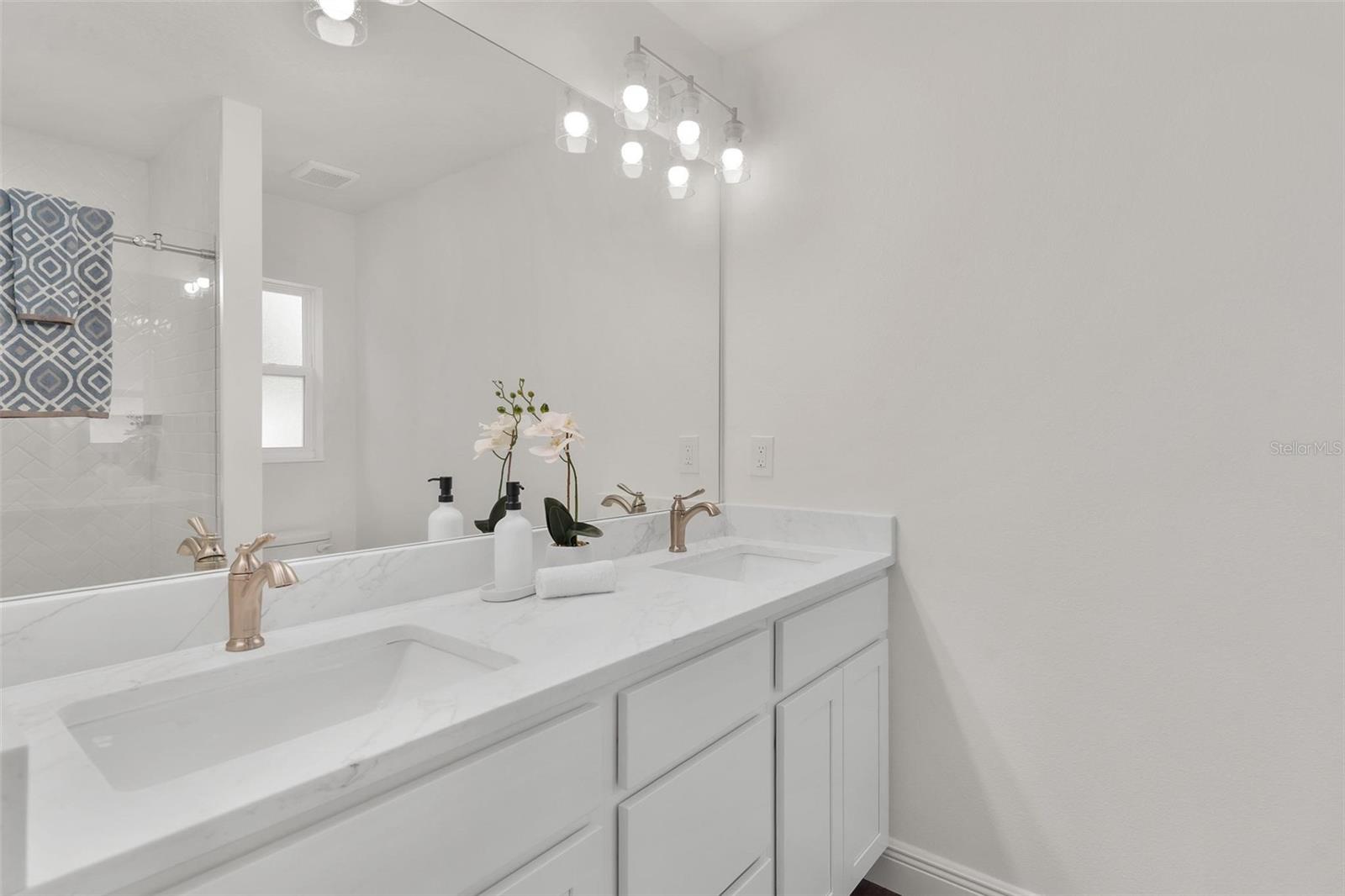 2011 EDGEWOOD AVE, LEESBURG, FL, 34748