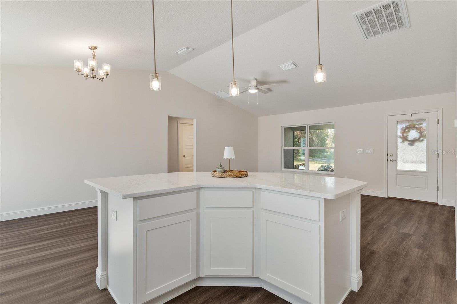 2011 EDGEWOOD AVE, LEESBURG, FL, 34748