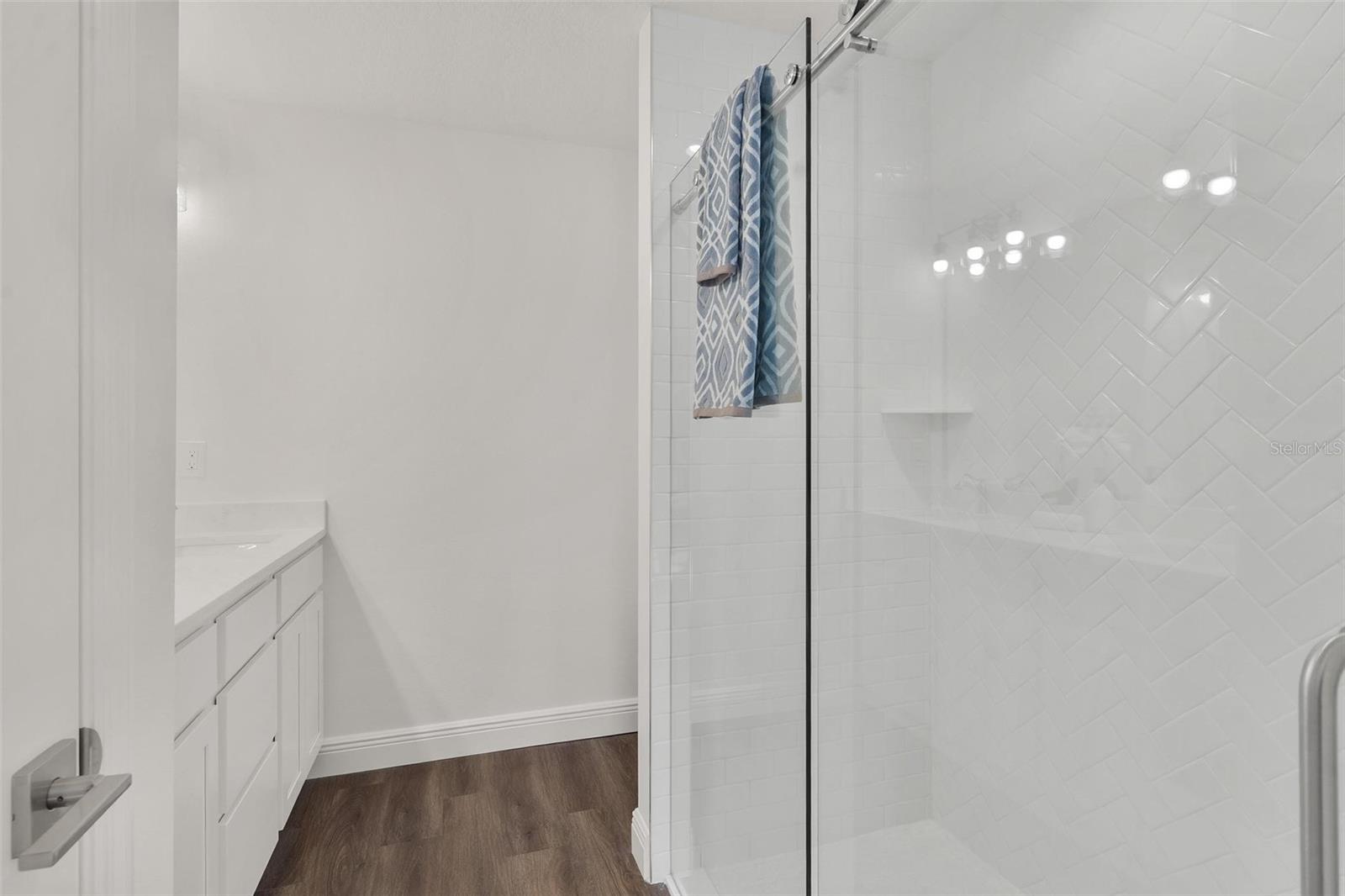 2011 EDGEWOOD AVE, LEESBURG, FL, 34748