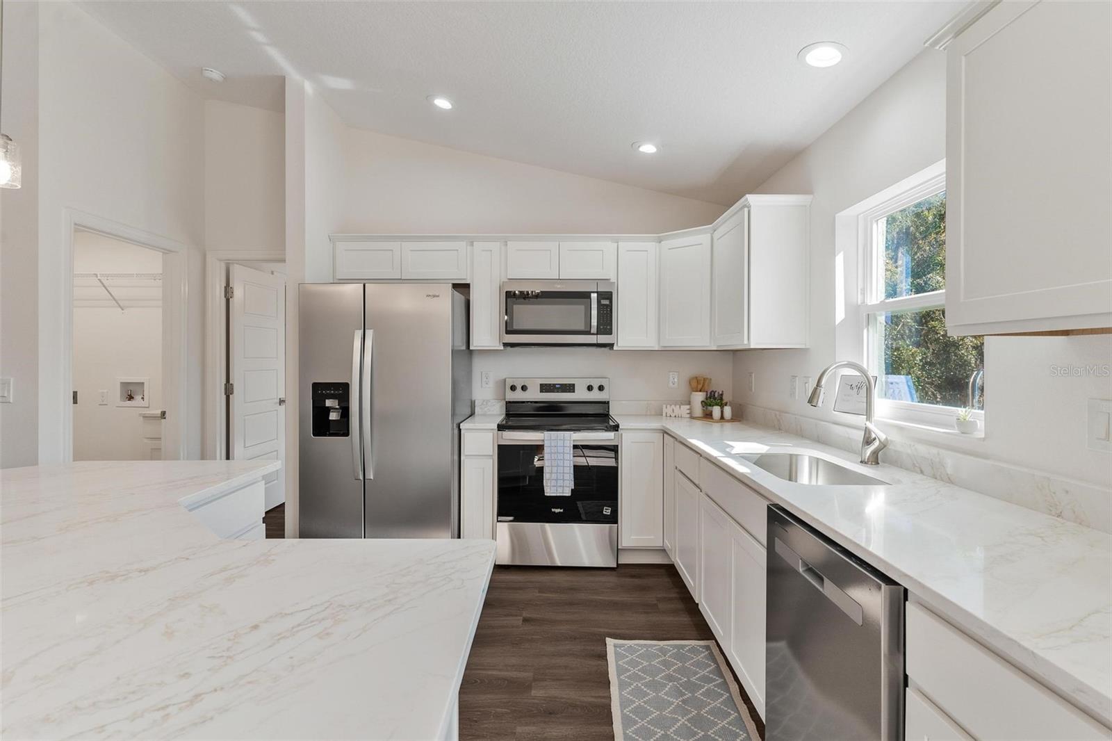 2011 EDGEWOOD AVE, LEESBURG, FL, 34748