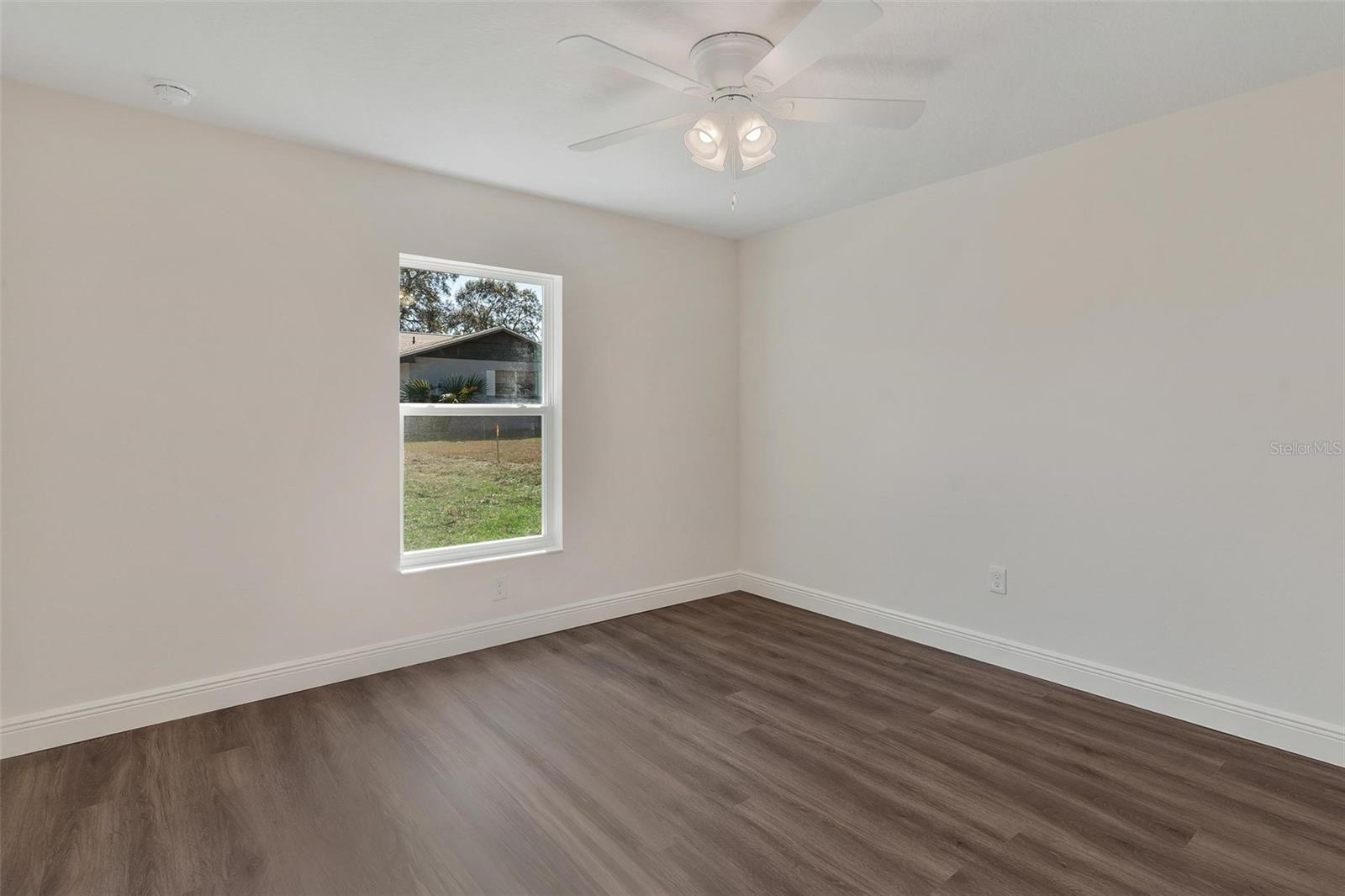 2011 EDGEWOOD AVE, LEESBURG, FL, 34748