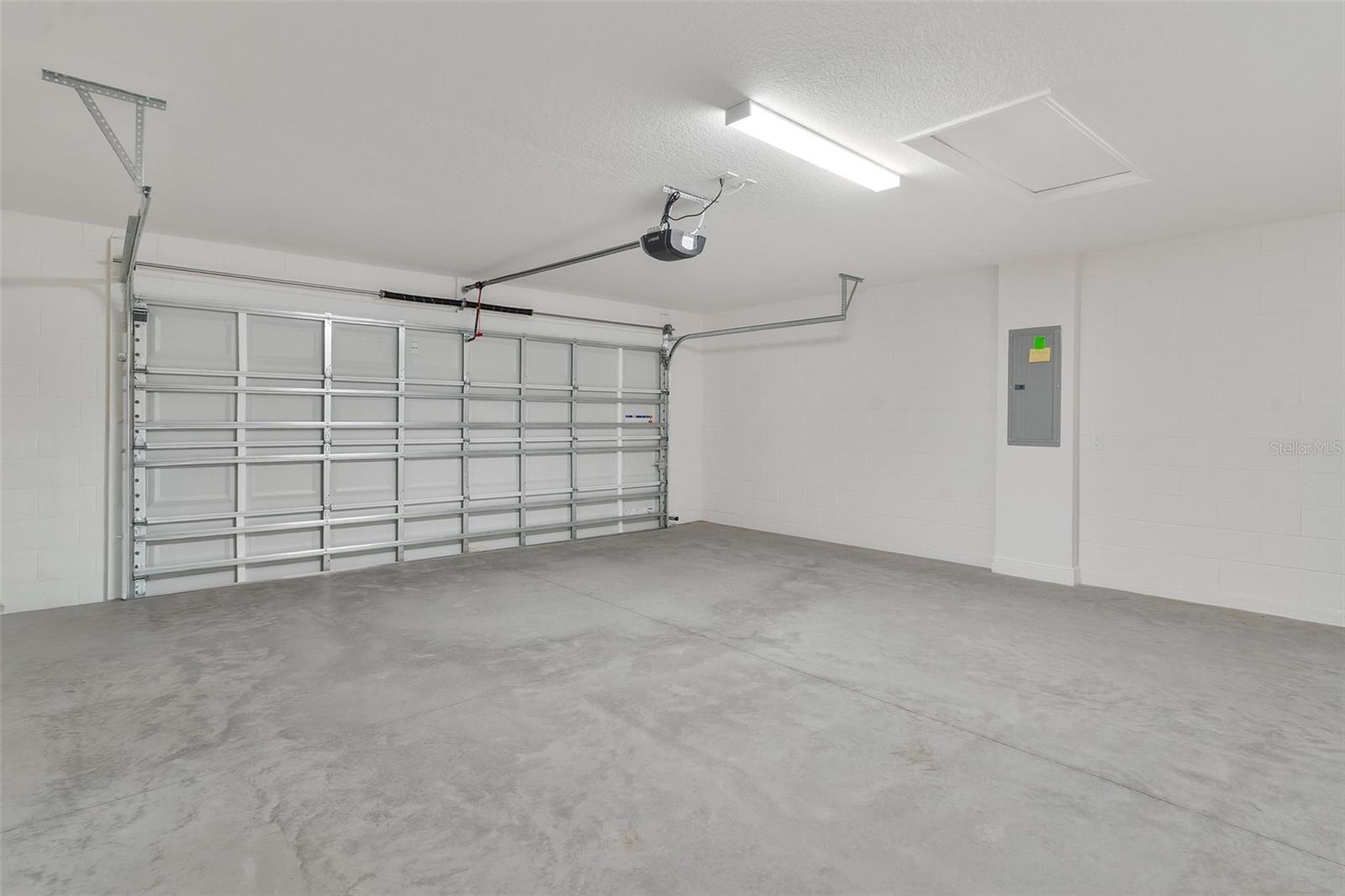 2011 EDGEWOOD AVE, LEESBURG, FL, 34748