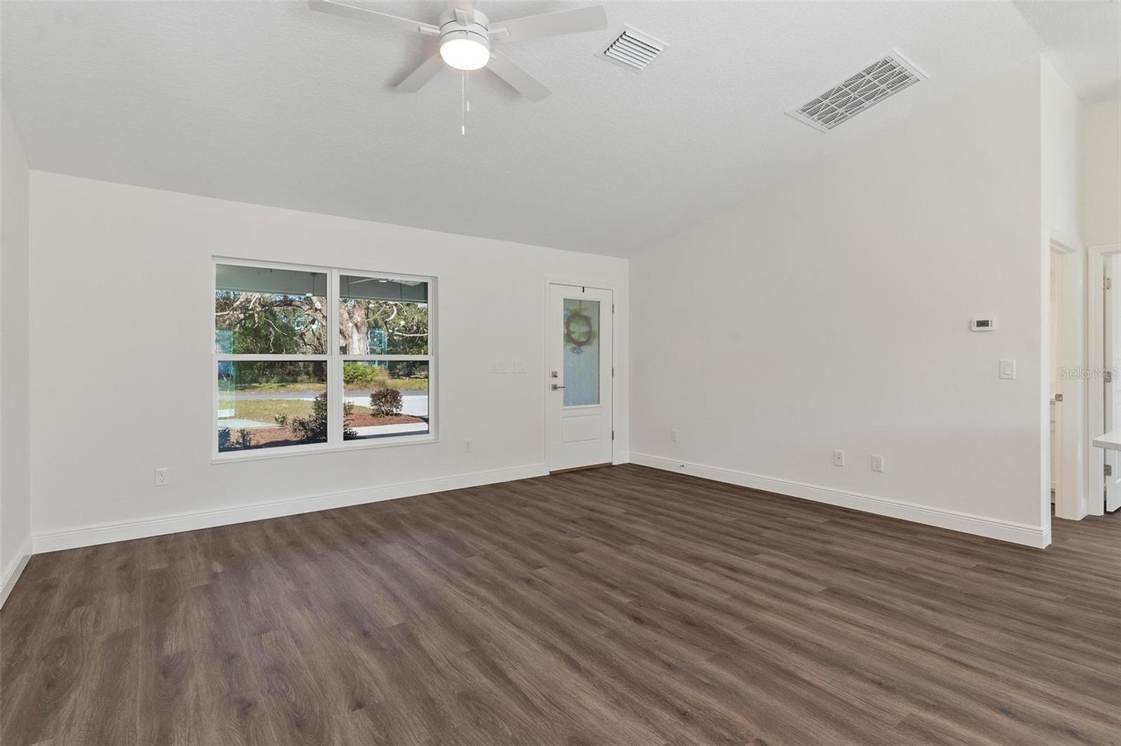 2011 EDGEWOOD AVE, LEESBURG, FL, 34748