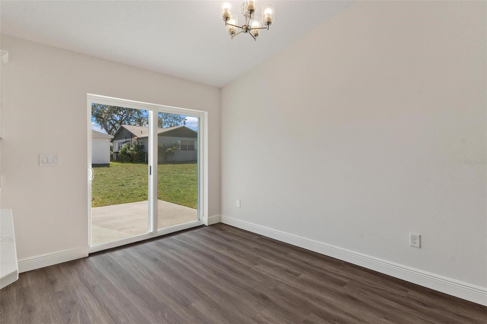 2011 EDGEWOOD AVE, LEESBURG, FL, 34748