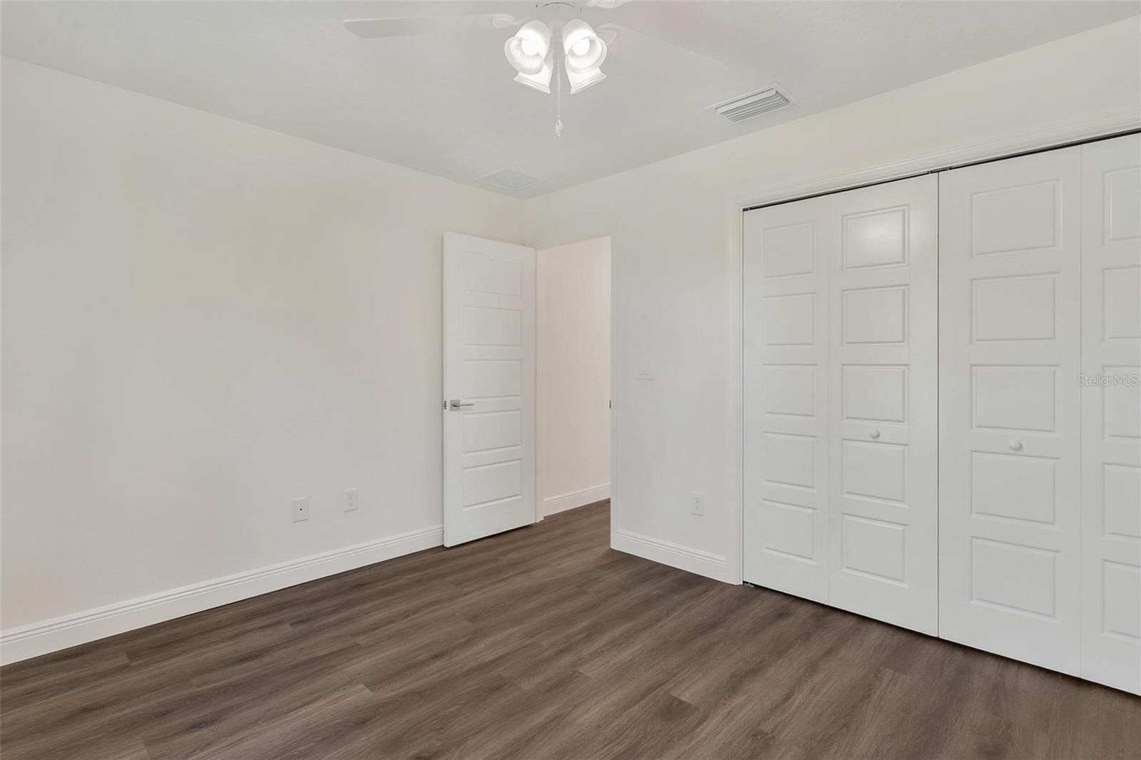 2011 EDGEWOOD AVE, LEESBURG, FL, 34748