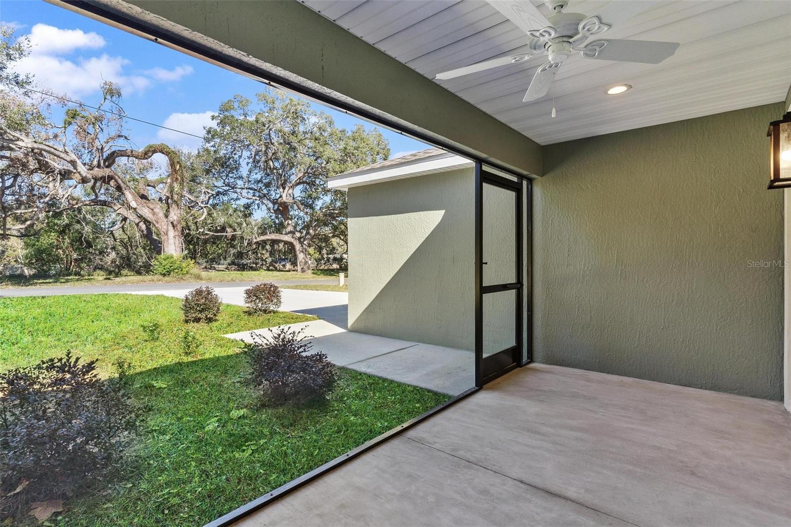 2011 EDGEWOOD AVE, LEESBURG, FL, 34748