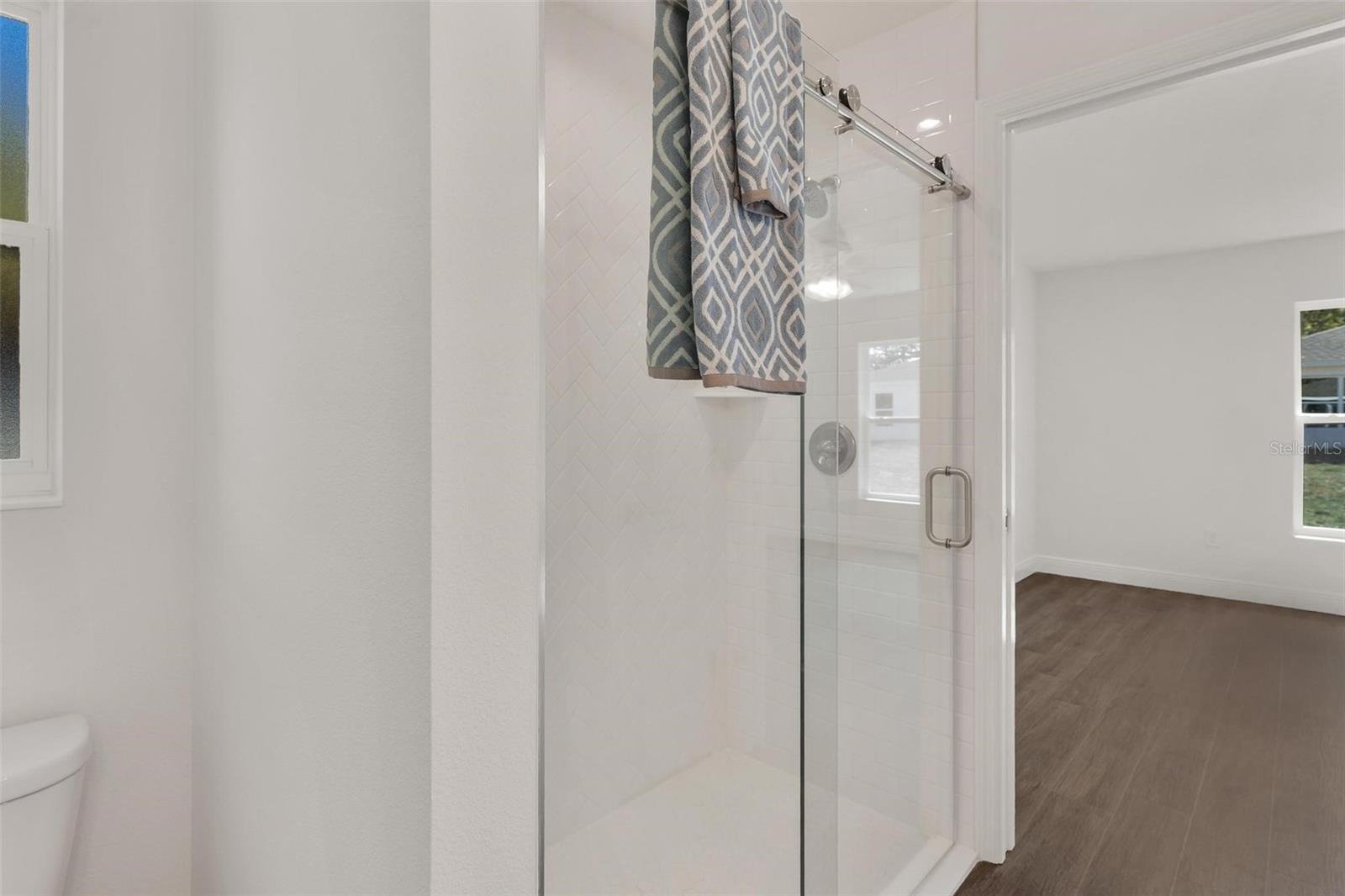 2011 EDGEWOOD AVE, LEESBURG, FL, 34748