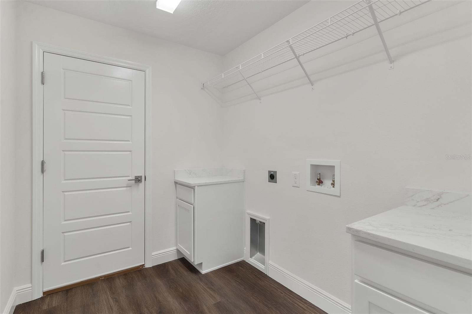 2011 EDGEWOOD AVE, LEESBURG, FL, 34748