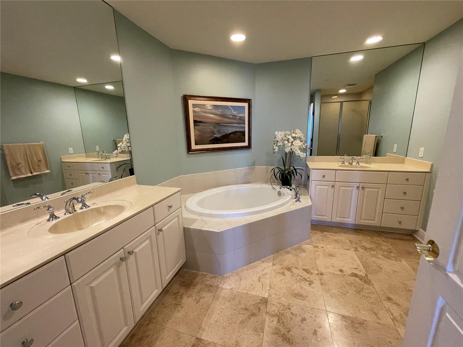 521 MANDALAY AVE #309, CLEARWATER BEACH, FL, 33767