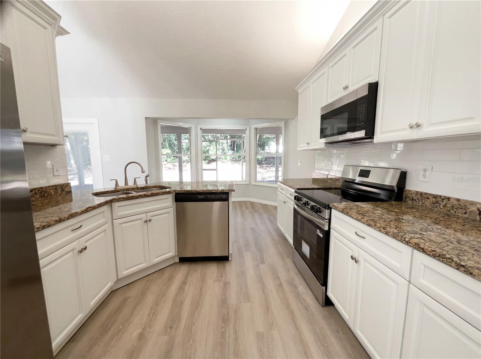 370 S COBBLE CT, MOUNT DORA, FL, 32757