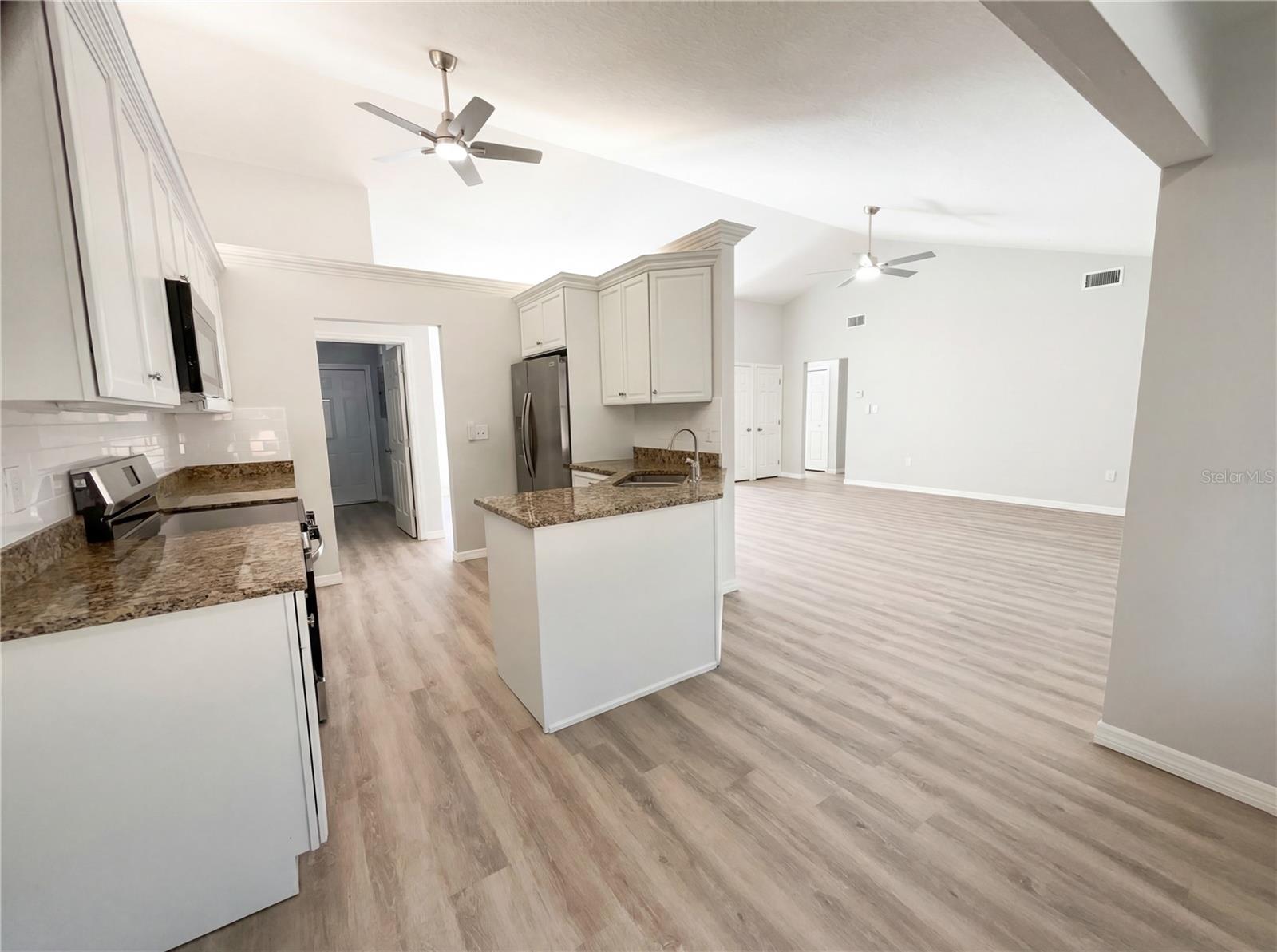 370 S COBBLE CT, MOUNT DORA, FL, 32757