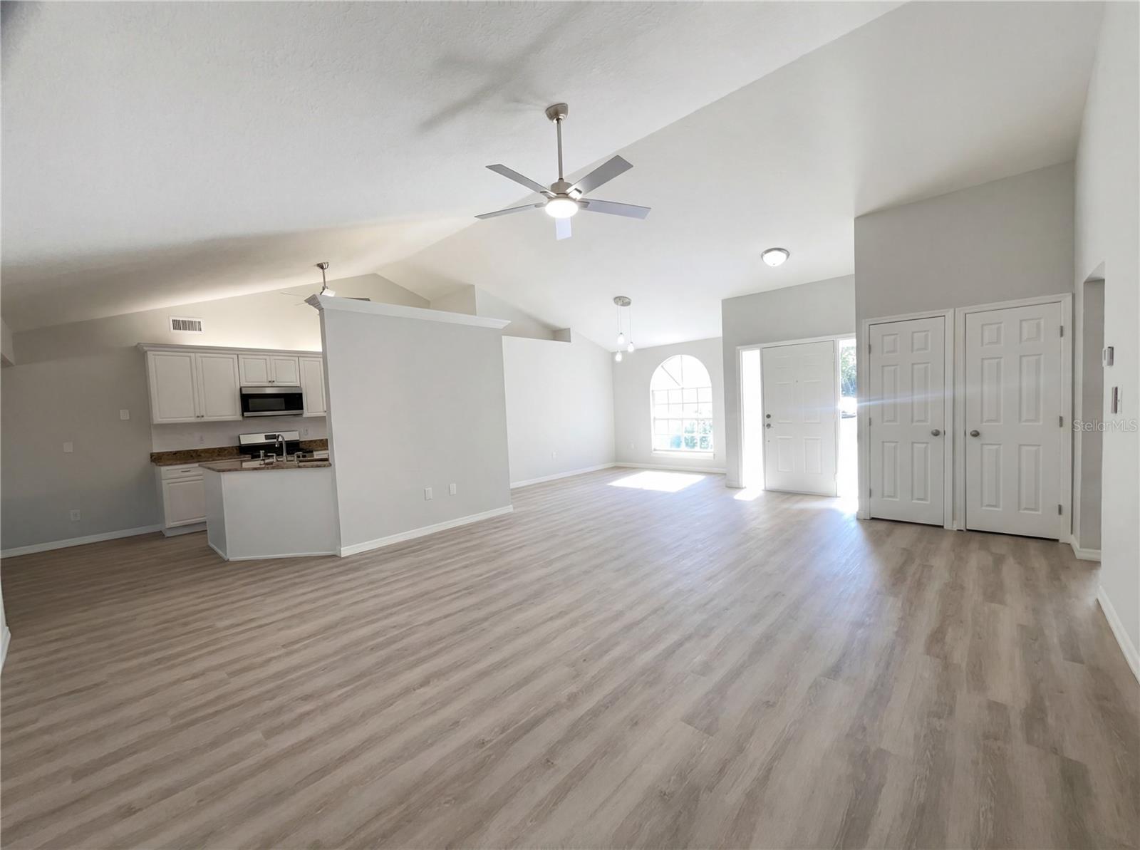 370 S COBBLE CT, MOUNT DORA, FL, 32757