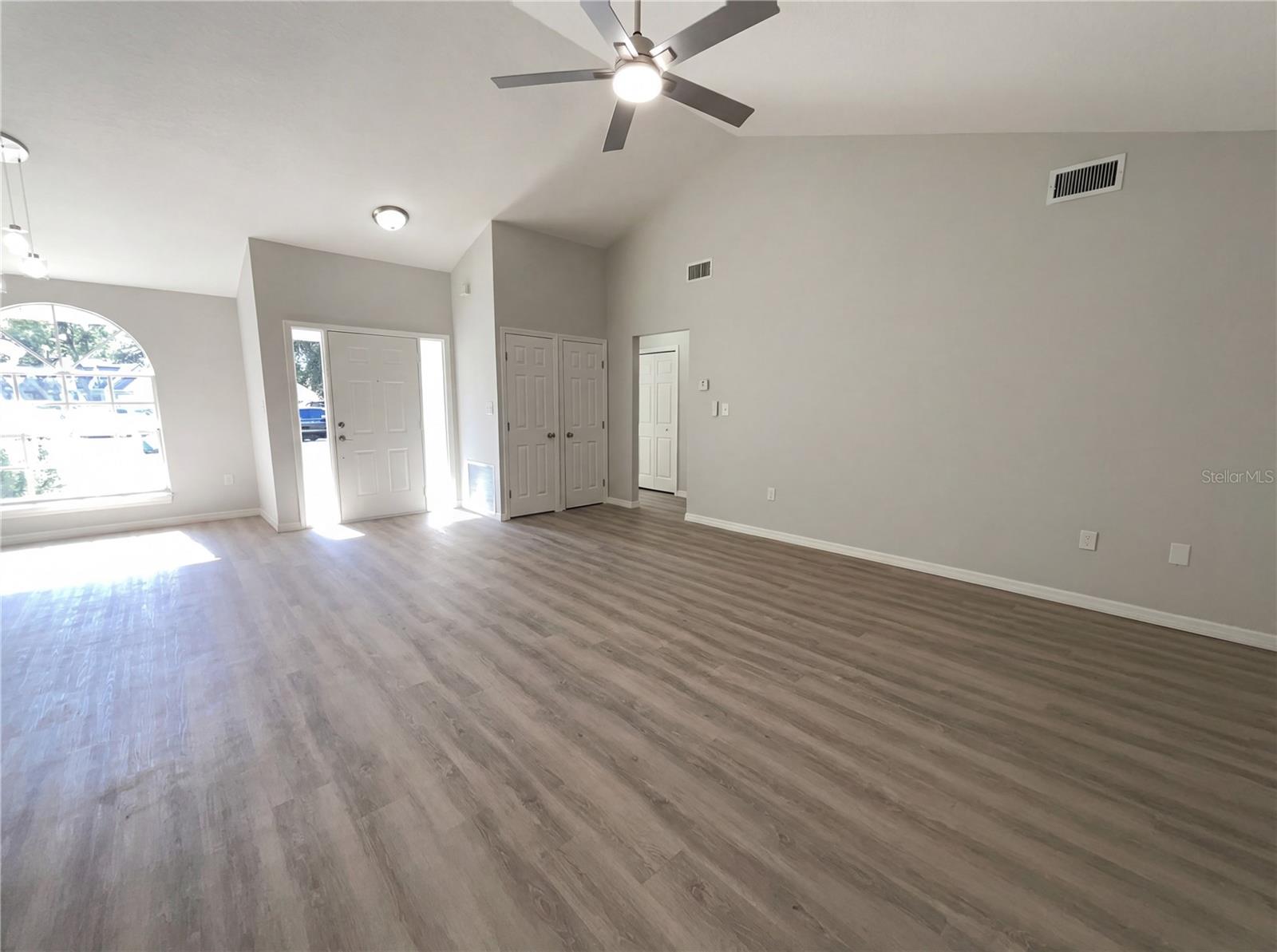 370 S COBBLE CT, MOUNT DORA, FL, 32757