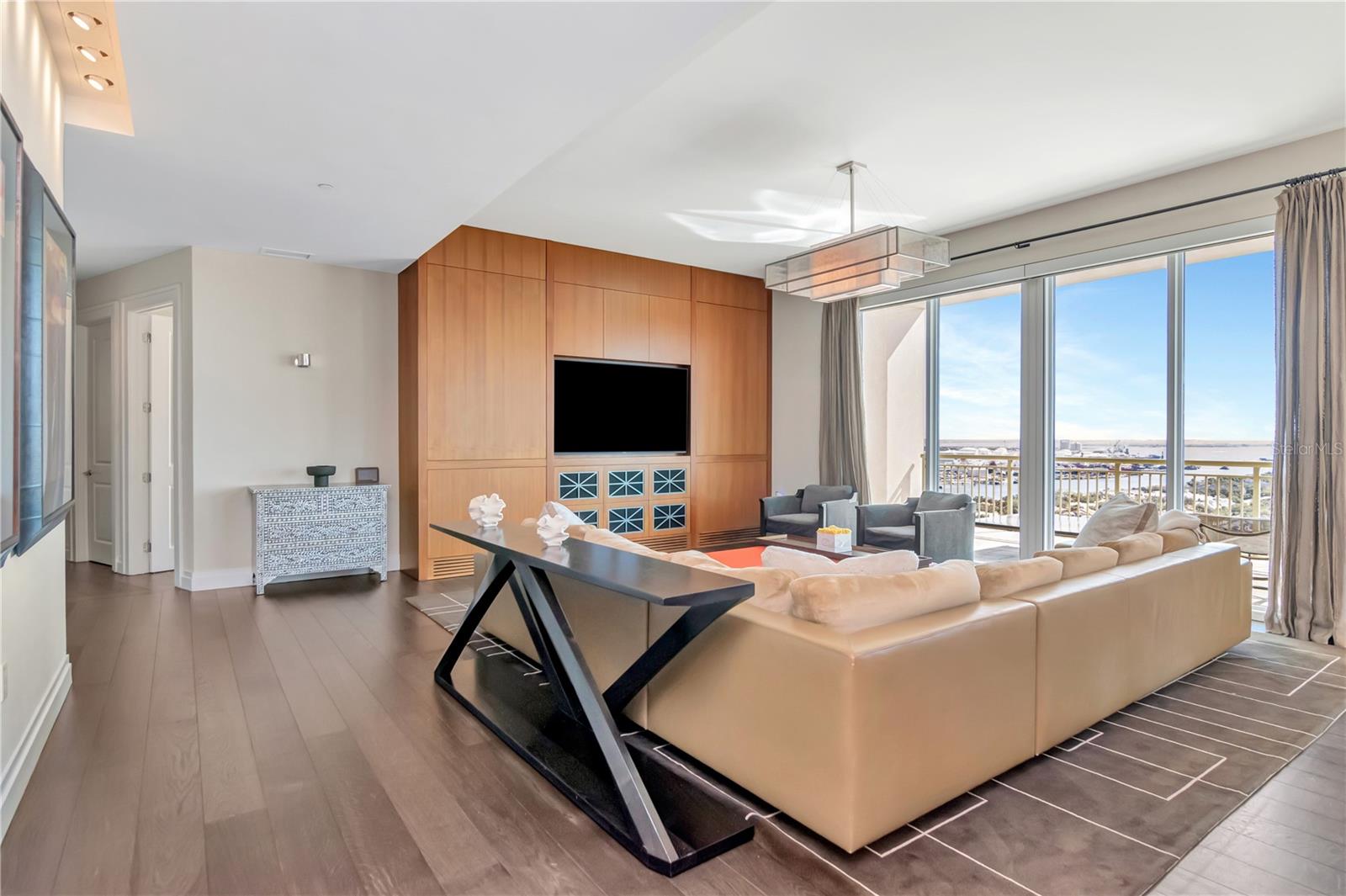 TB8472094 Property Photo