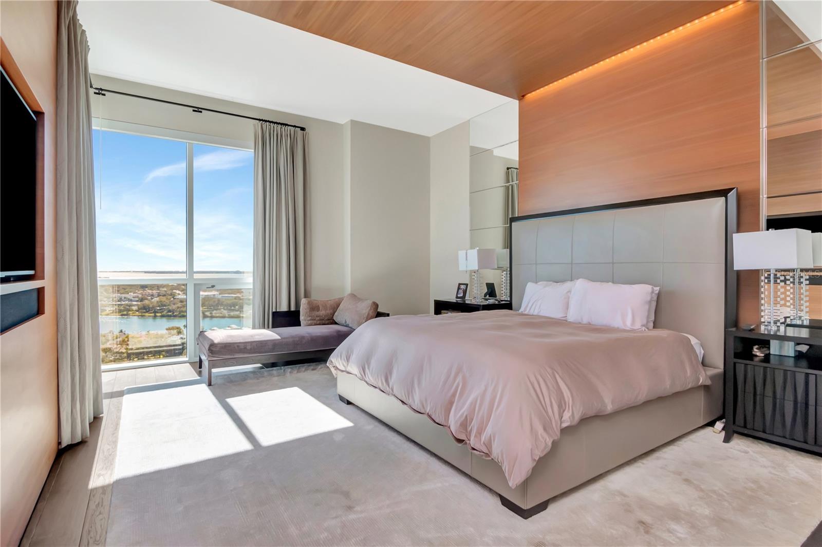 TB8472094 Property Photo