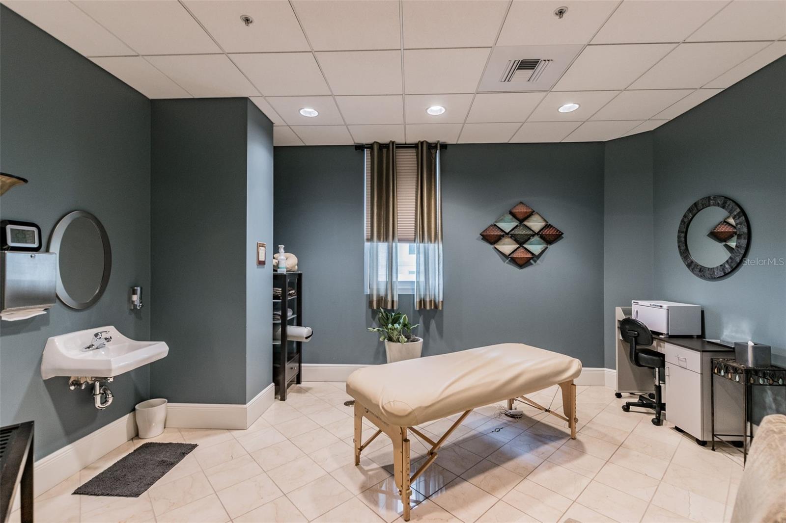 TB8472094 Property Photo