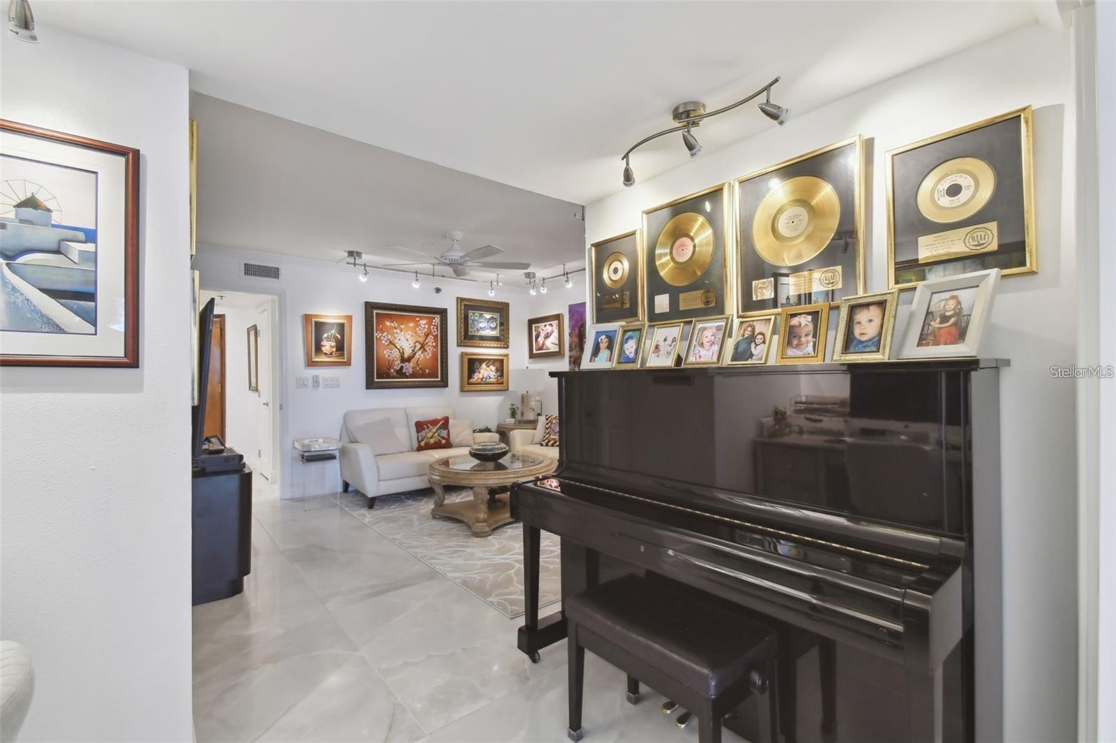 1660 GULF BLVD #PH1, CLEARWATER BEACH, FL, 33767