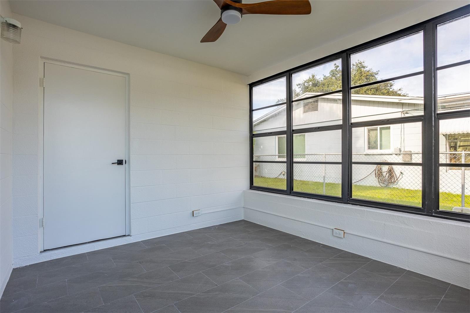 829 89TH AVE N, ST PETERSBURG, FL, 33702