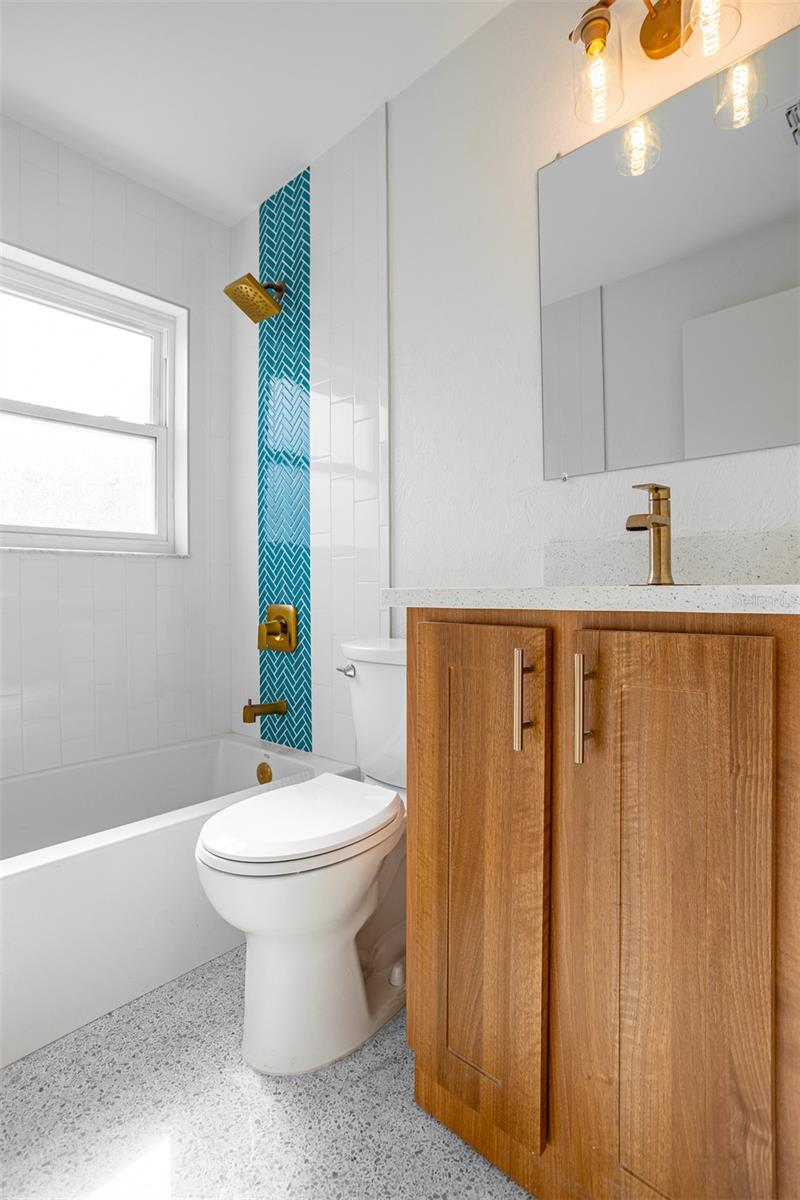 829 89TH AVE N, ST PETERSBURG, FL, 33702