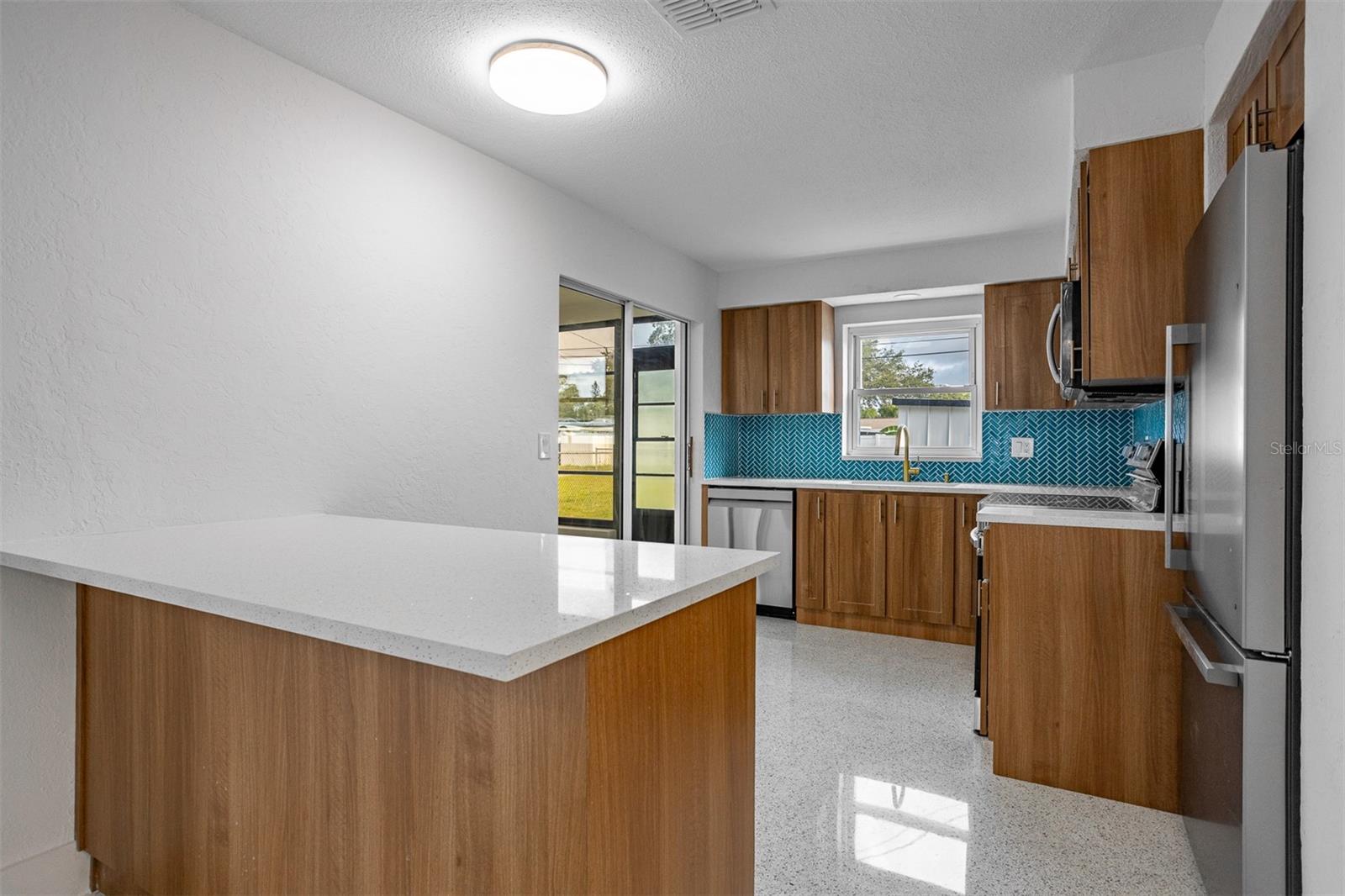 829 89TH AVE N, ST PETERSBURG, FL, 33702