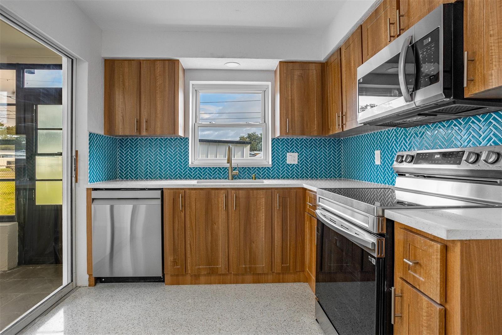 829 89TH AVE N, ST PETERSBURG, FL, 33702