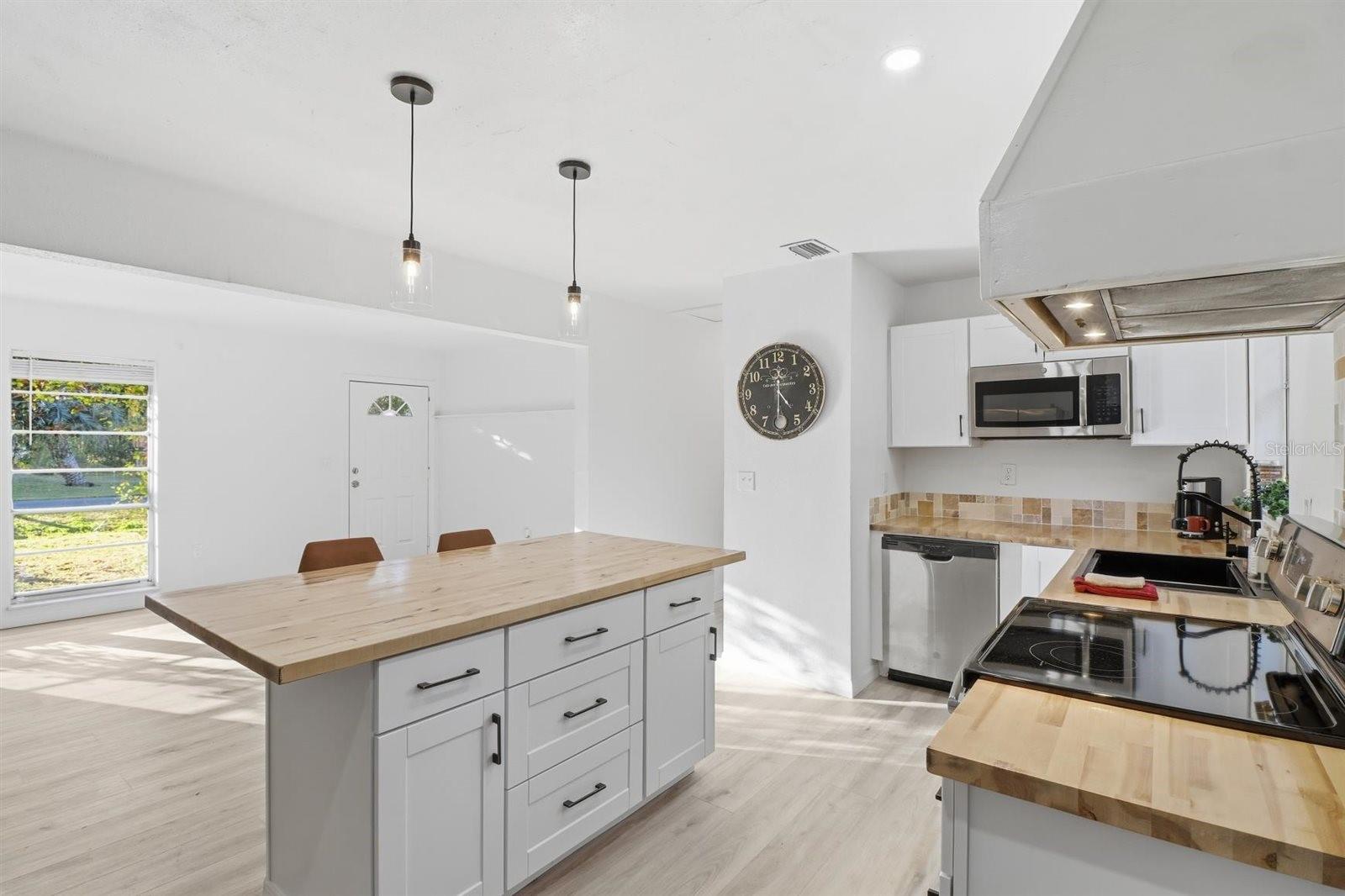 1045 N FAN PALM PT, CRYSTAL RIVER, FL, 34429