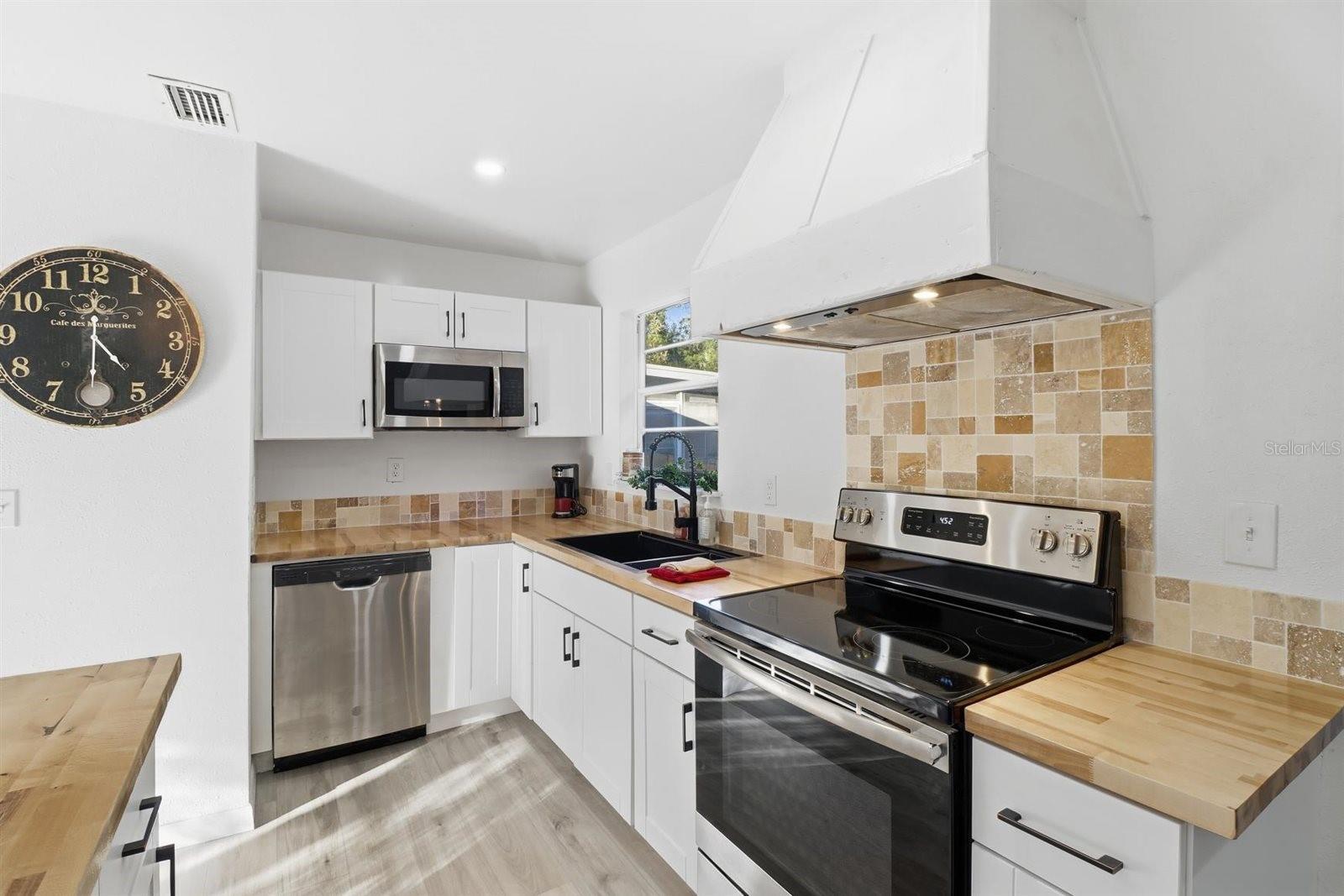 1045 N FAN PALM PT, CRYSTAL RIVER, FL, 34429