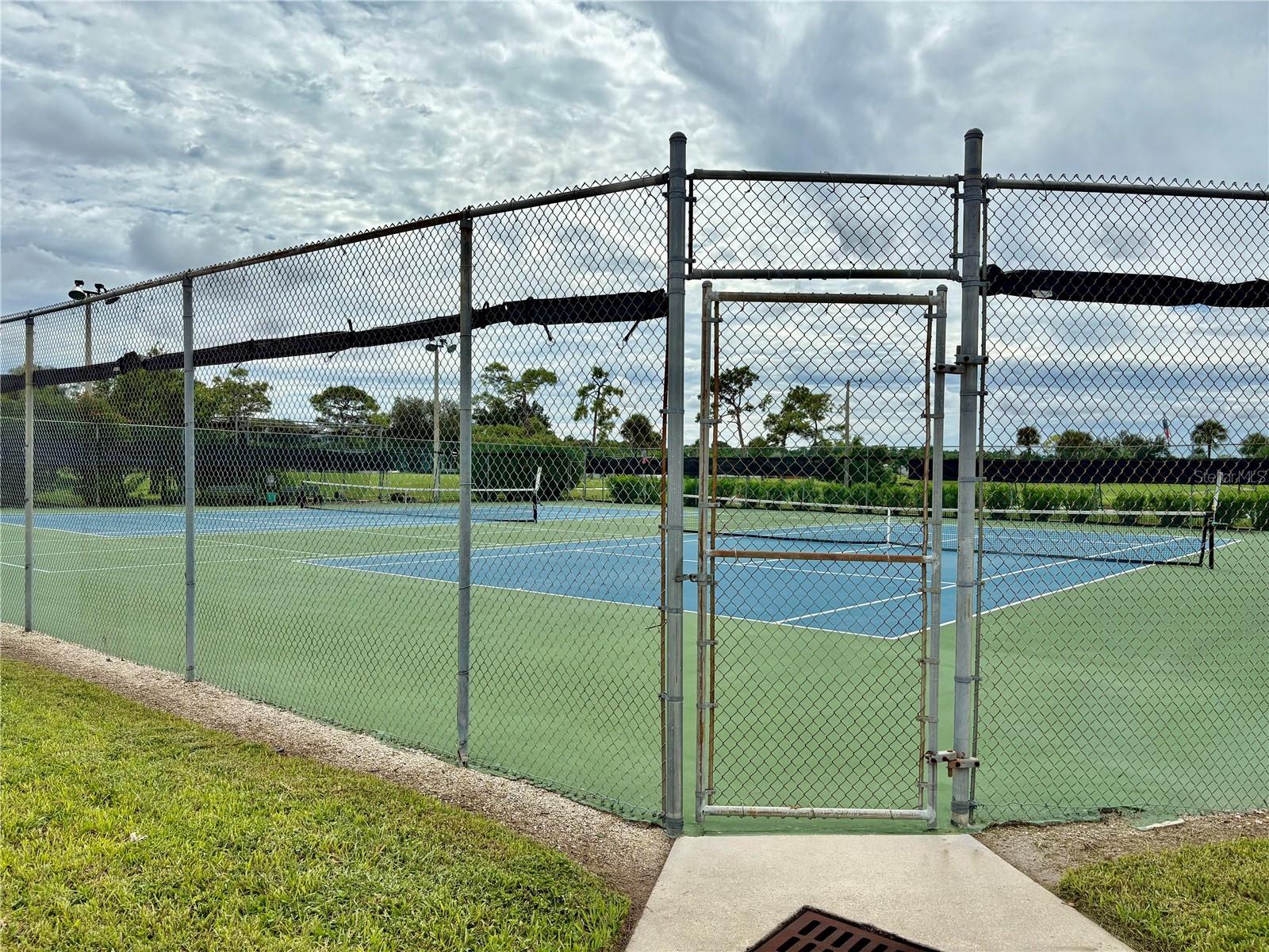 417 SNEAD DR, NORTH FORT MYERS, FL, 33903