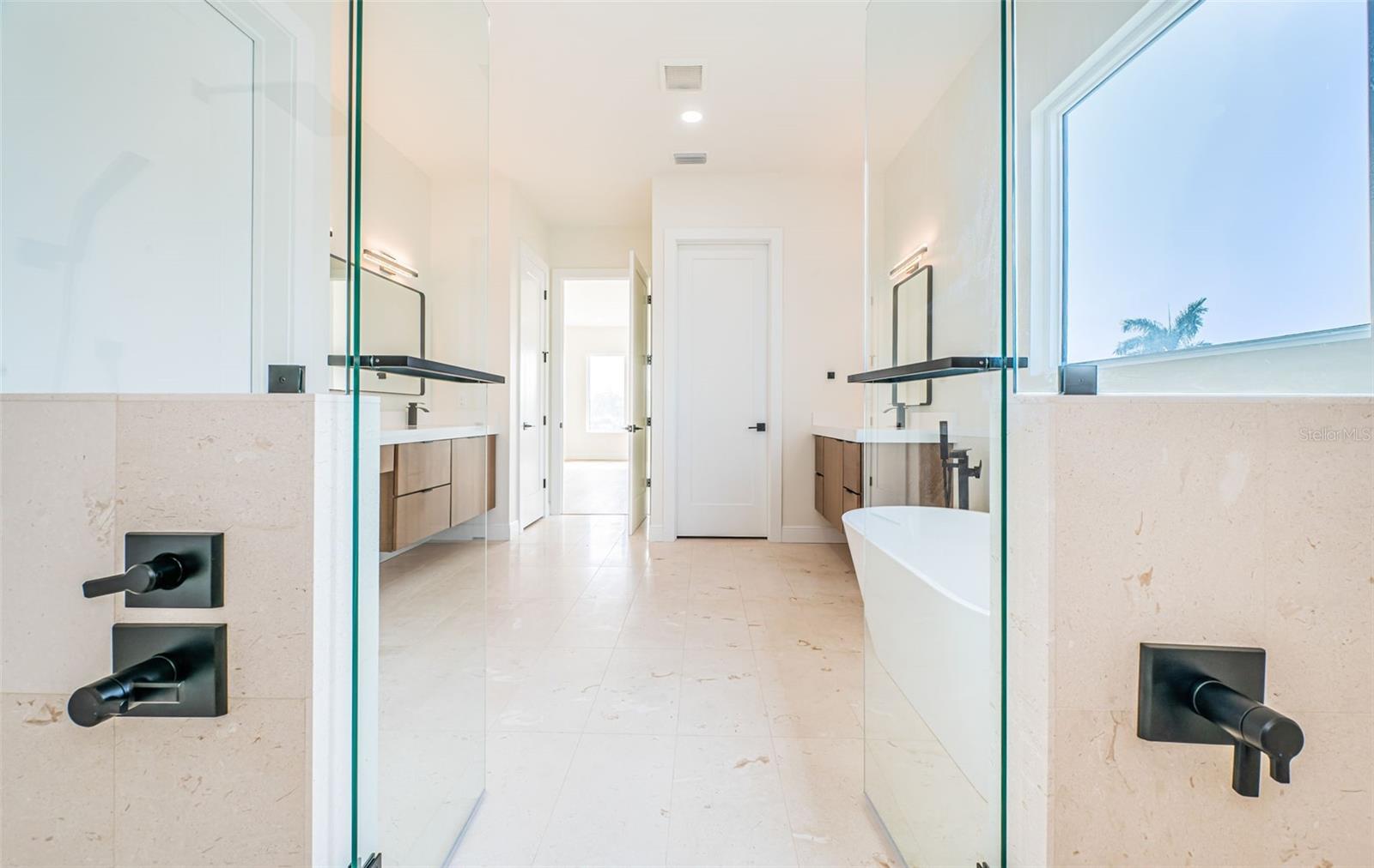 TB8472198 Property Photo