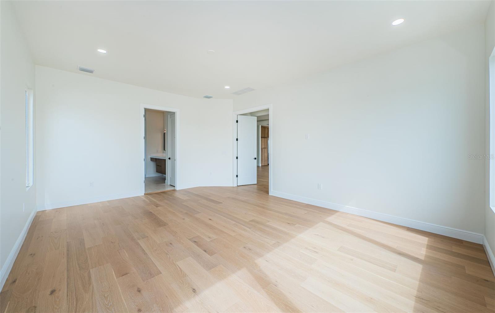 TB8472198 Property Photo