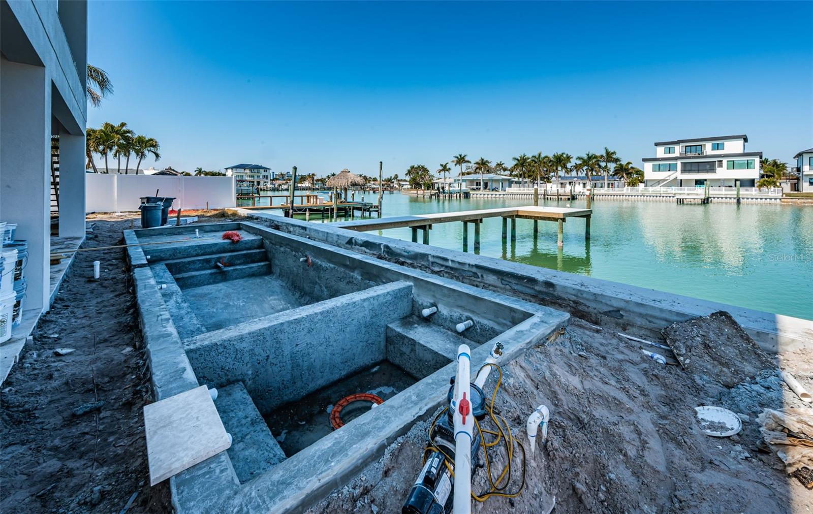 TB8472198 Property Photo